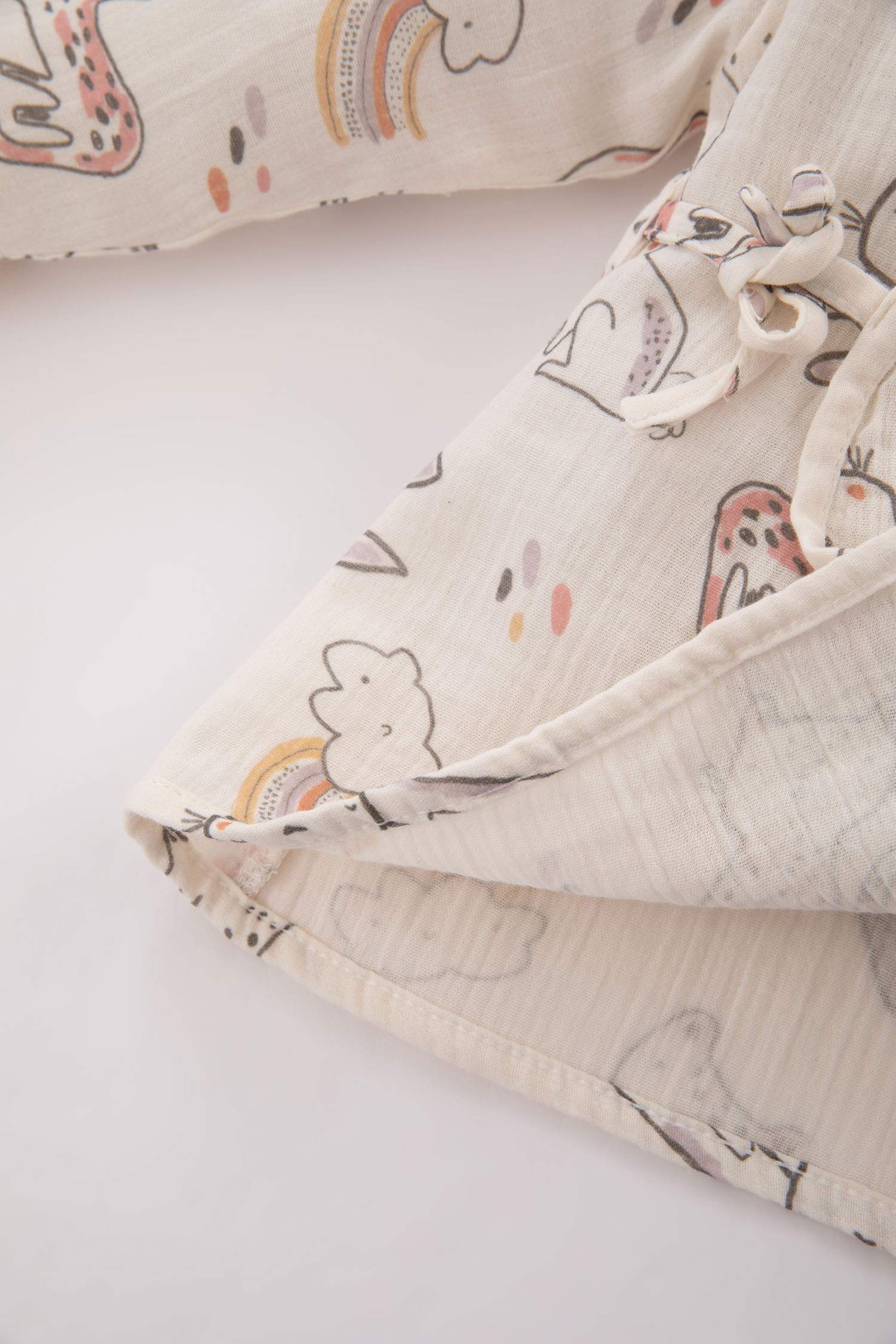 طقم بناتي موسلين بياقة متقاطعة - قطعتين