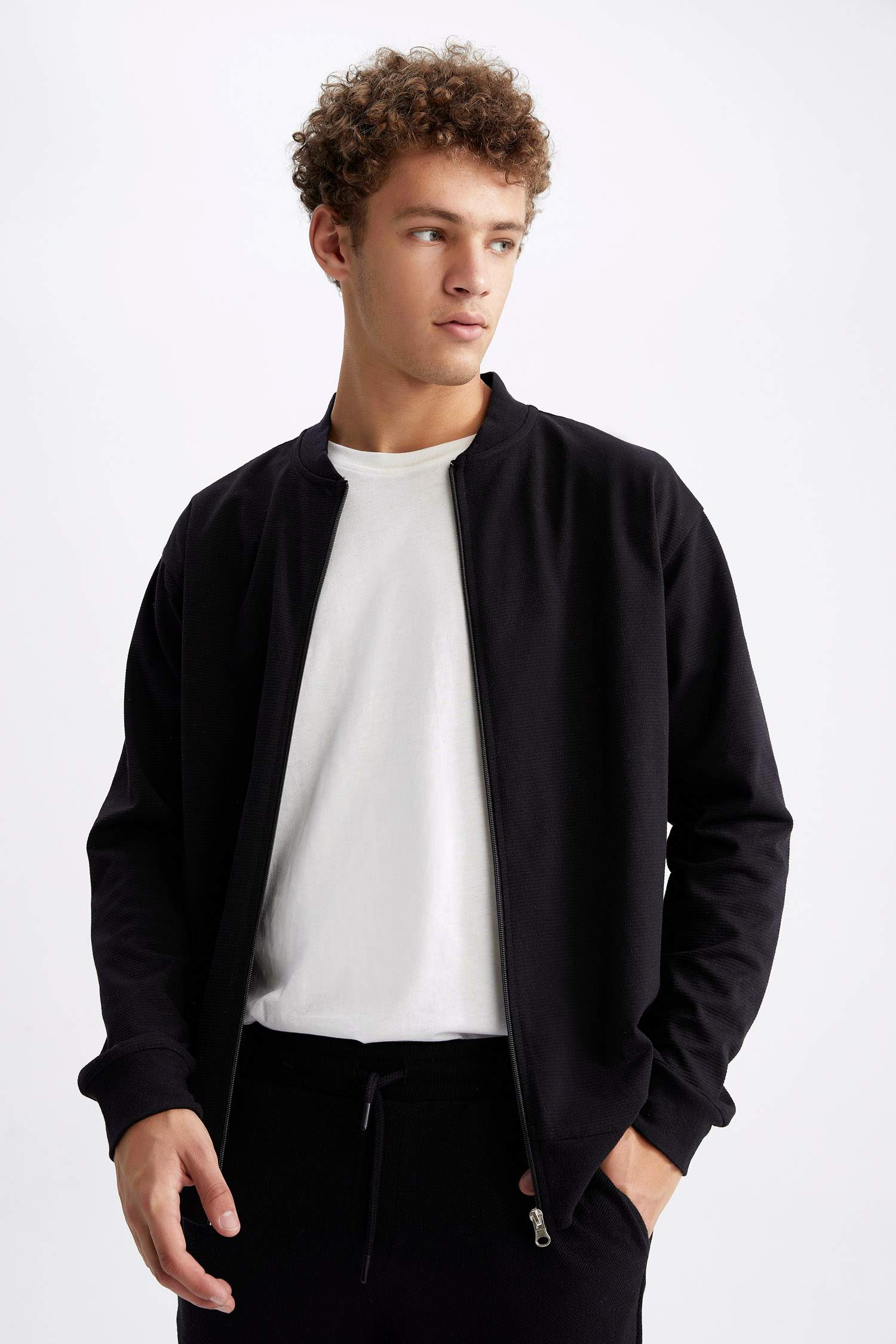 Black MAN Regular Fit Crew Neck Cardigan 2702796 | DeFacto