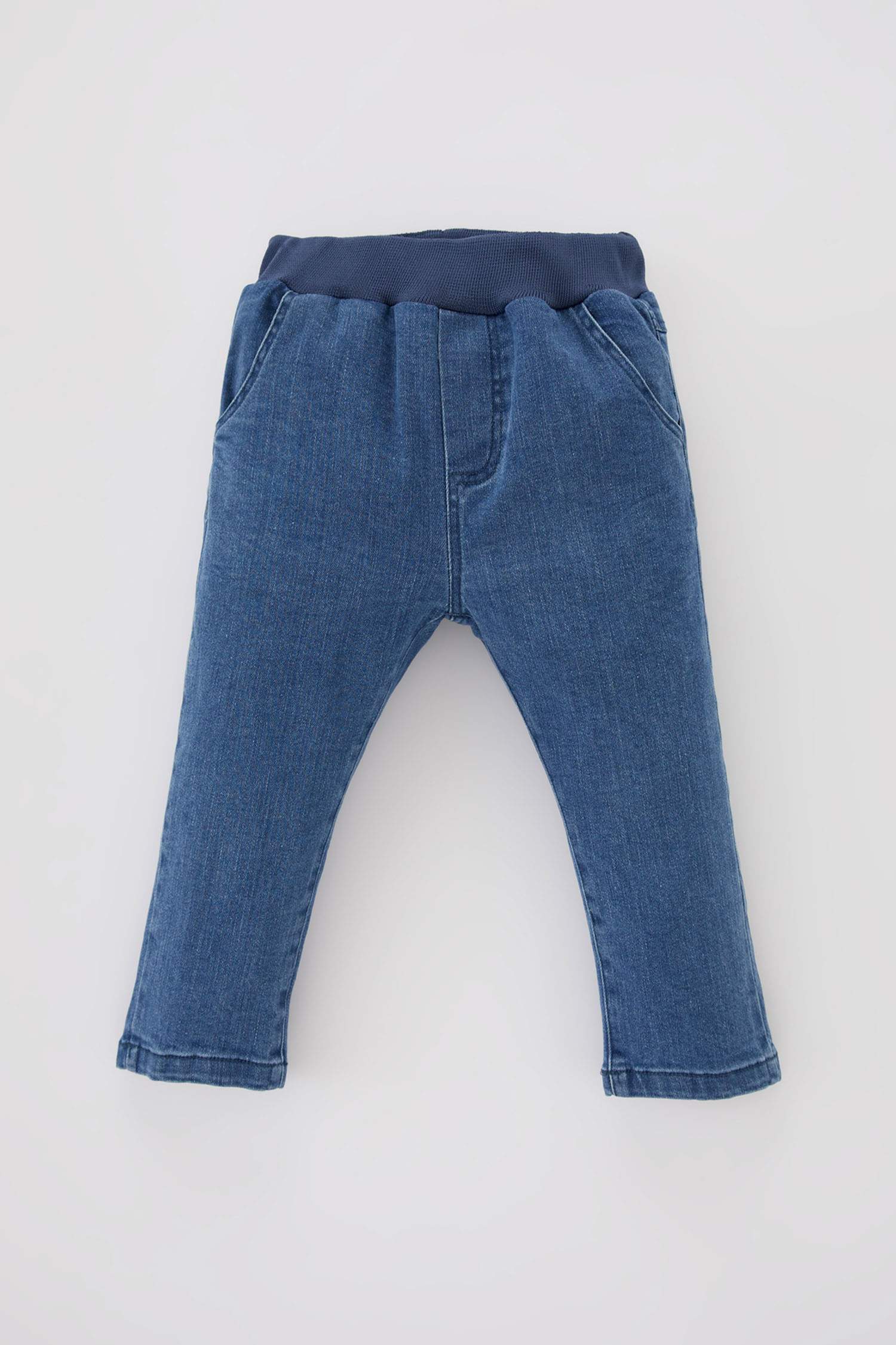 بنطلون جينز ستاندارت فيت