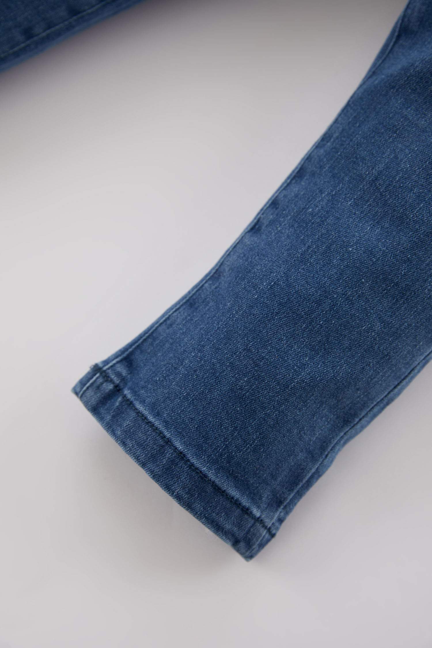 بنطلون جينز ستاندارت فيت