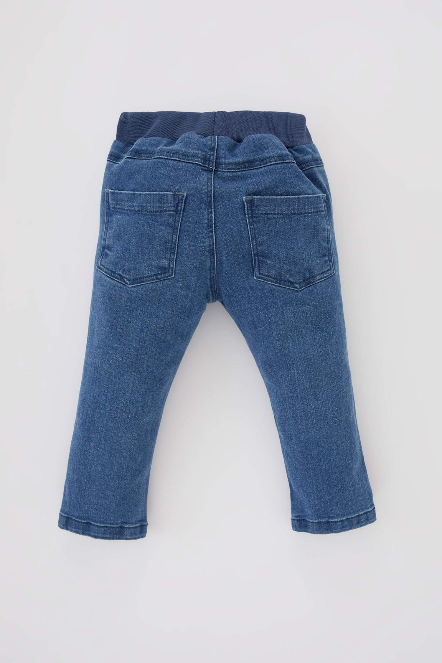 بنطلون جينز ستاندارت فيت