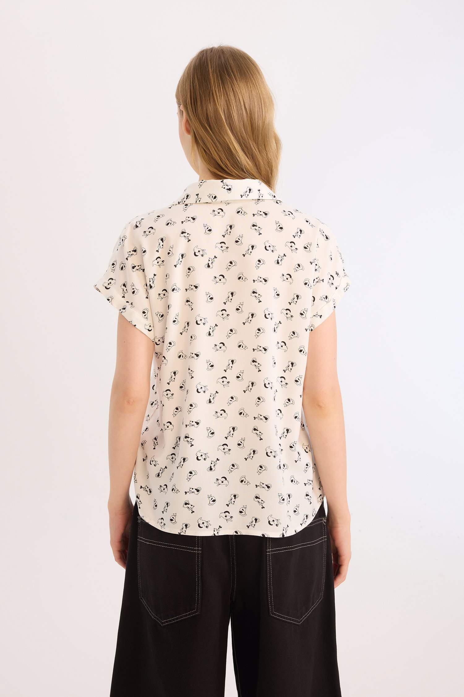 قميص نص كم من فيسكوز قصة عادية