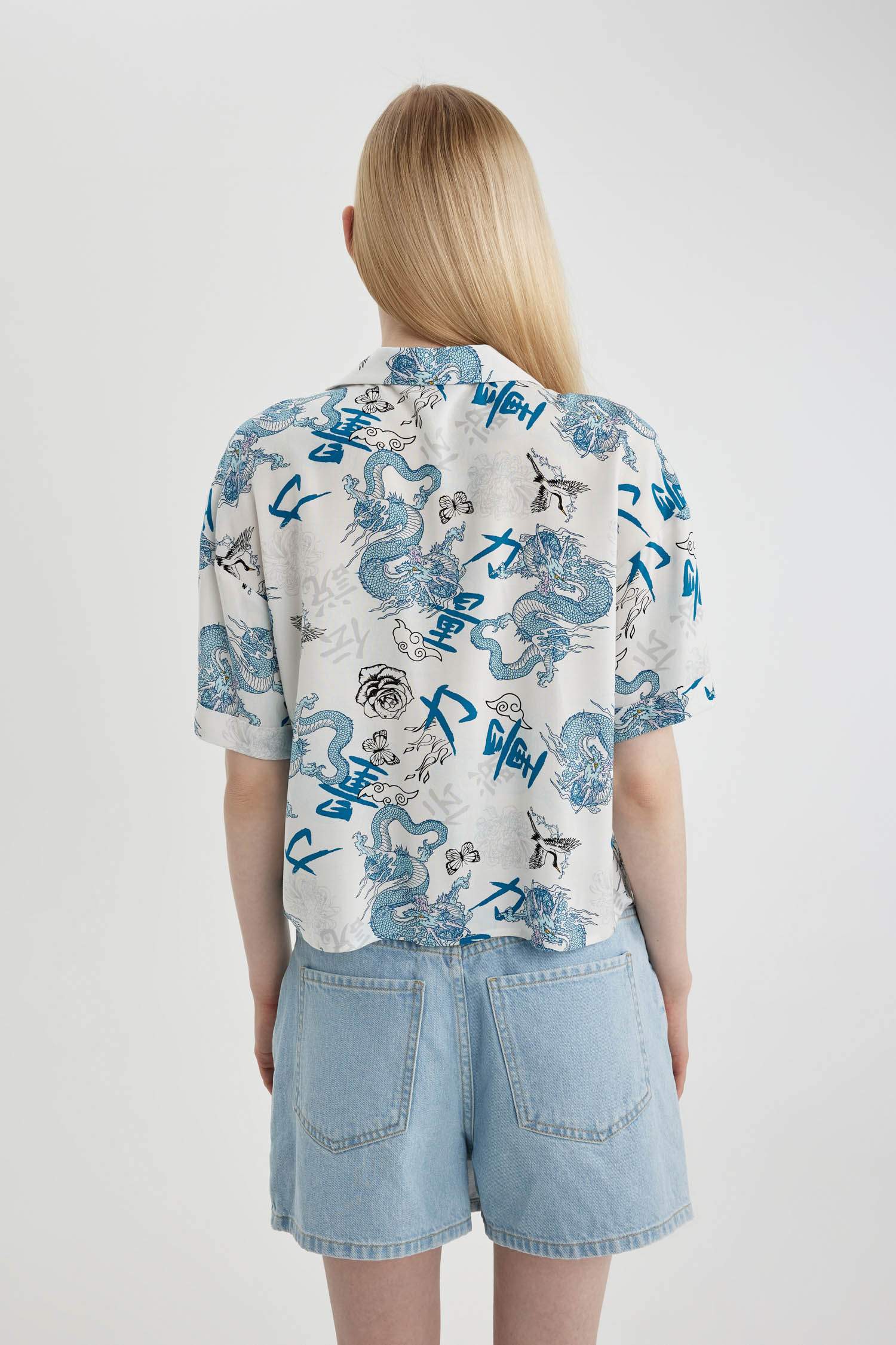 قميص نص كم قصة عادية برقبة بيجاما