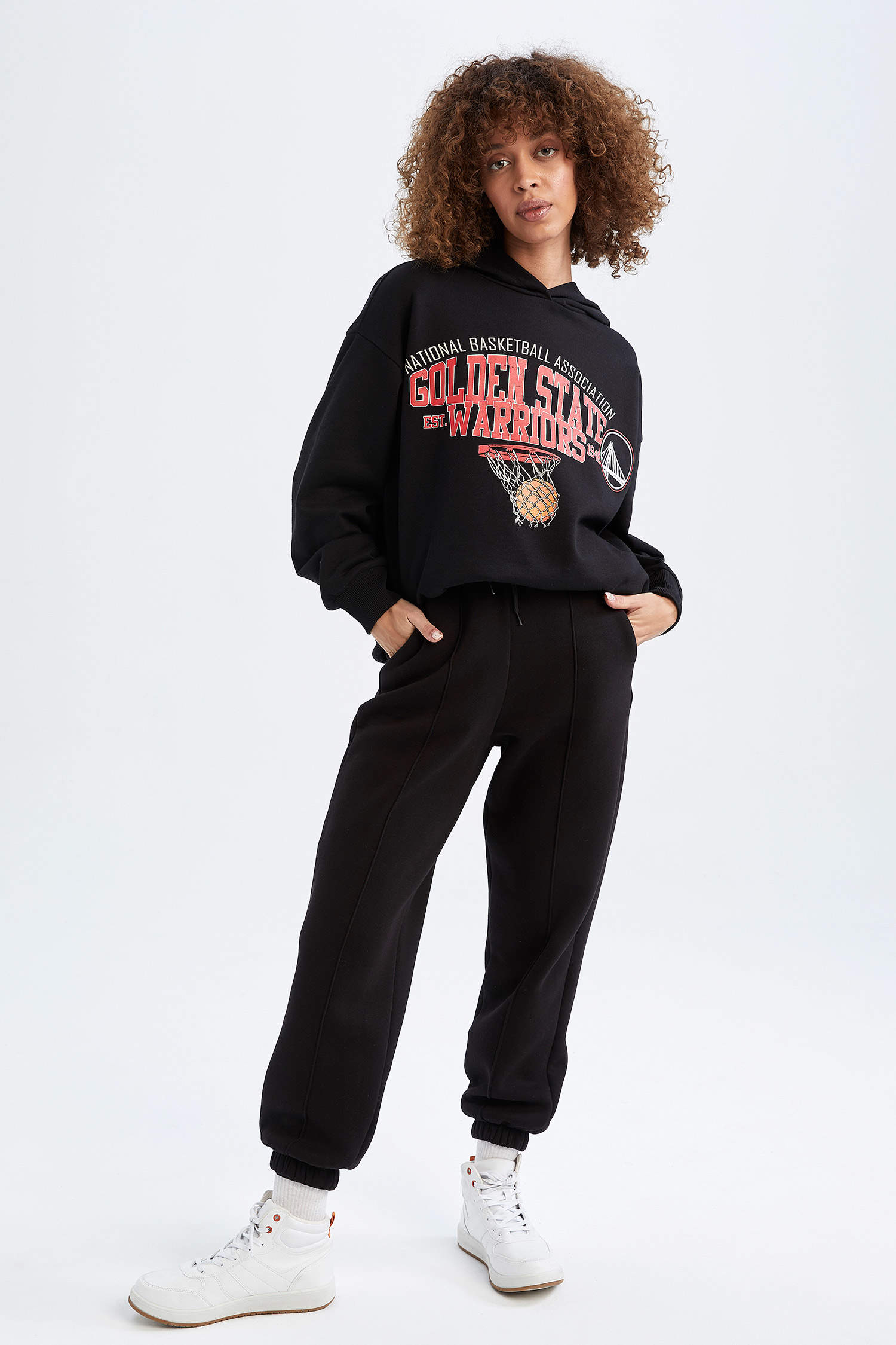 Black WOMAN Oversize Fit NBA Golden State Warriors Licensed Long Sleeve  Sweatshirt 2808220