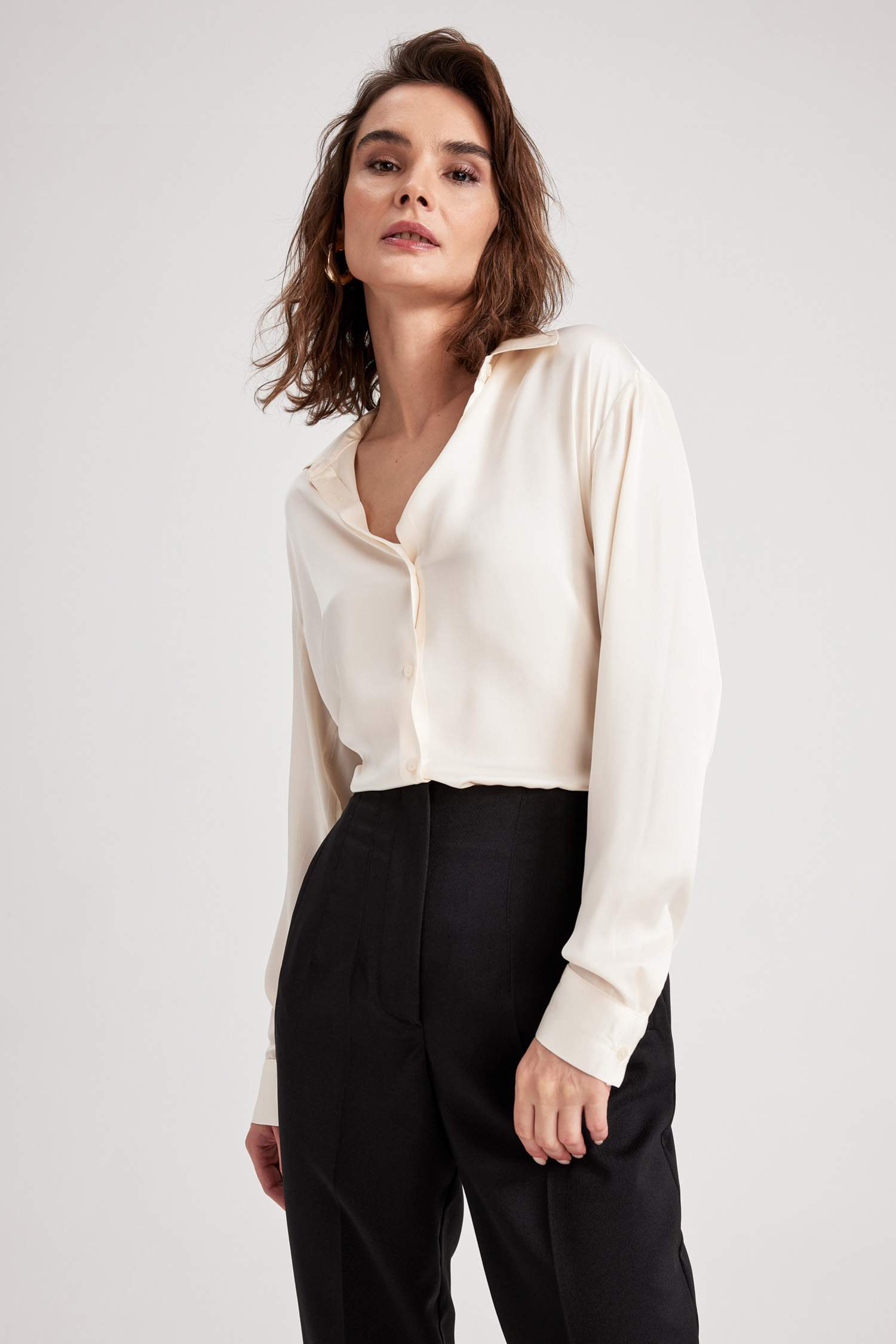 قميص ردن طويل ستان بقصة عادية بياخة قميص