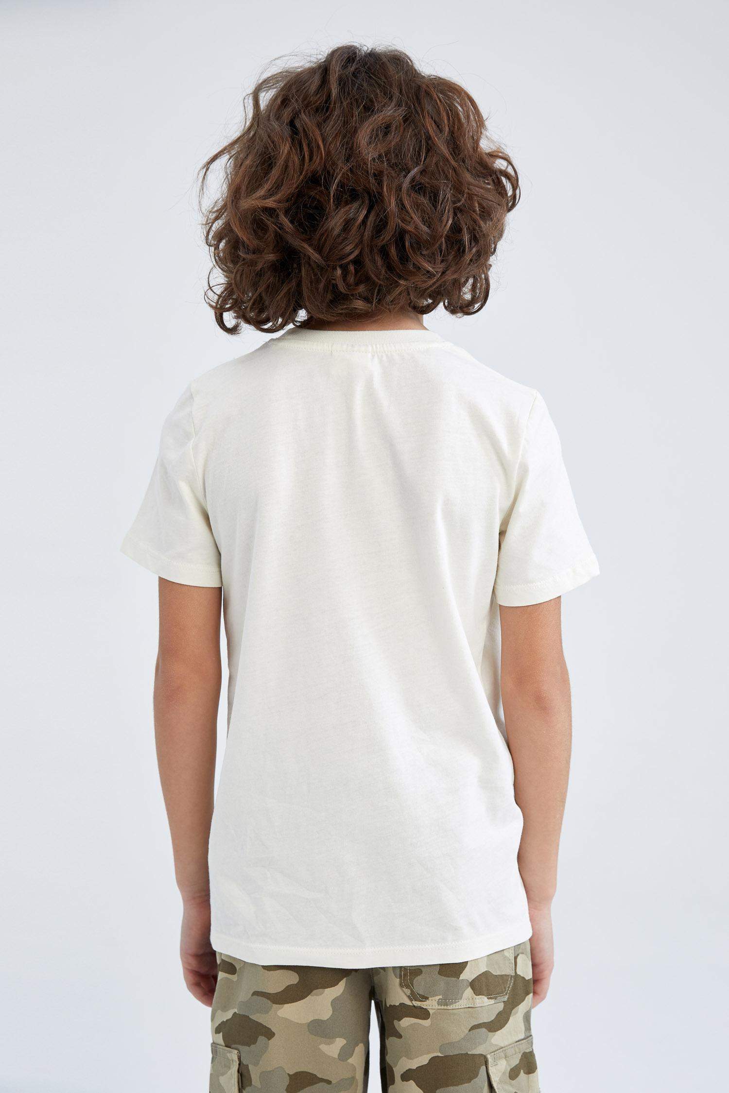 Футболка стандартного кроя с принтом для мальчиков