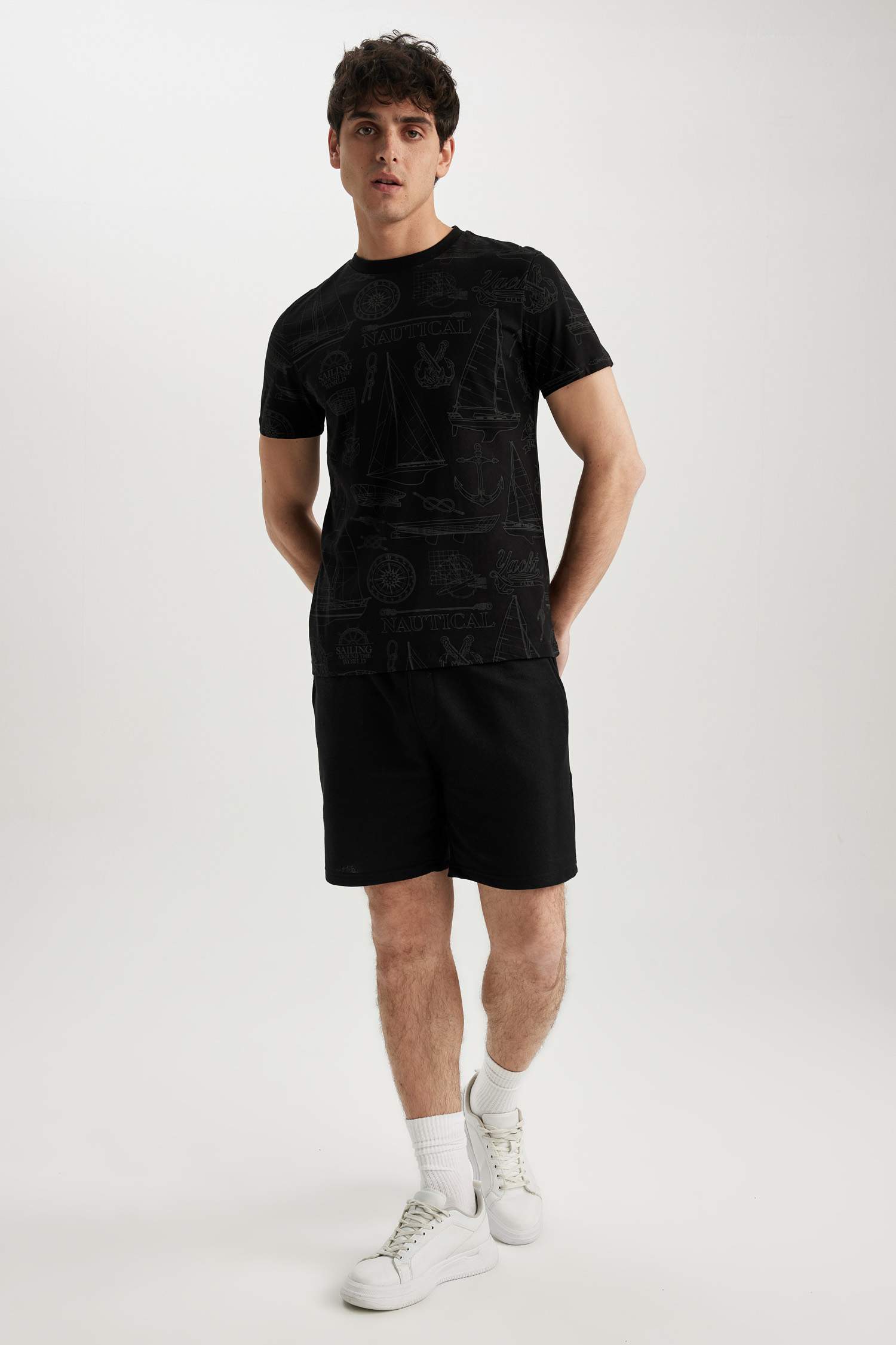 Black MEN Slim Fit Crew Neck TShirt 2787624 DeFacto