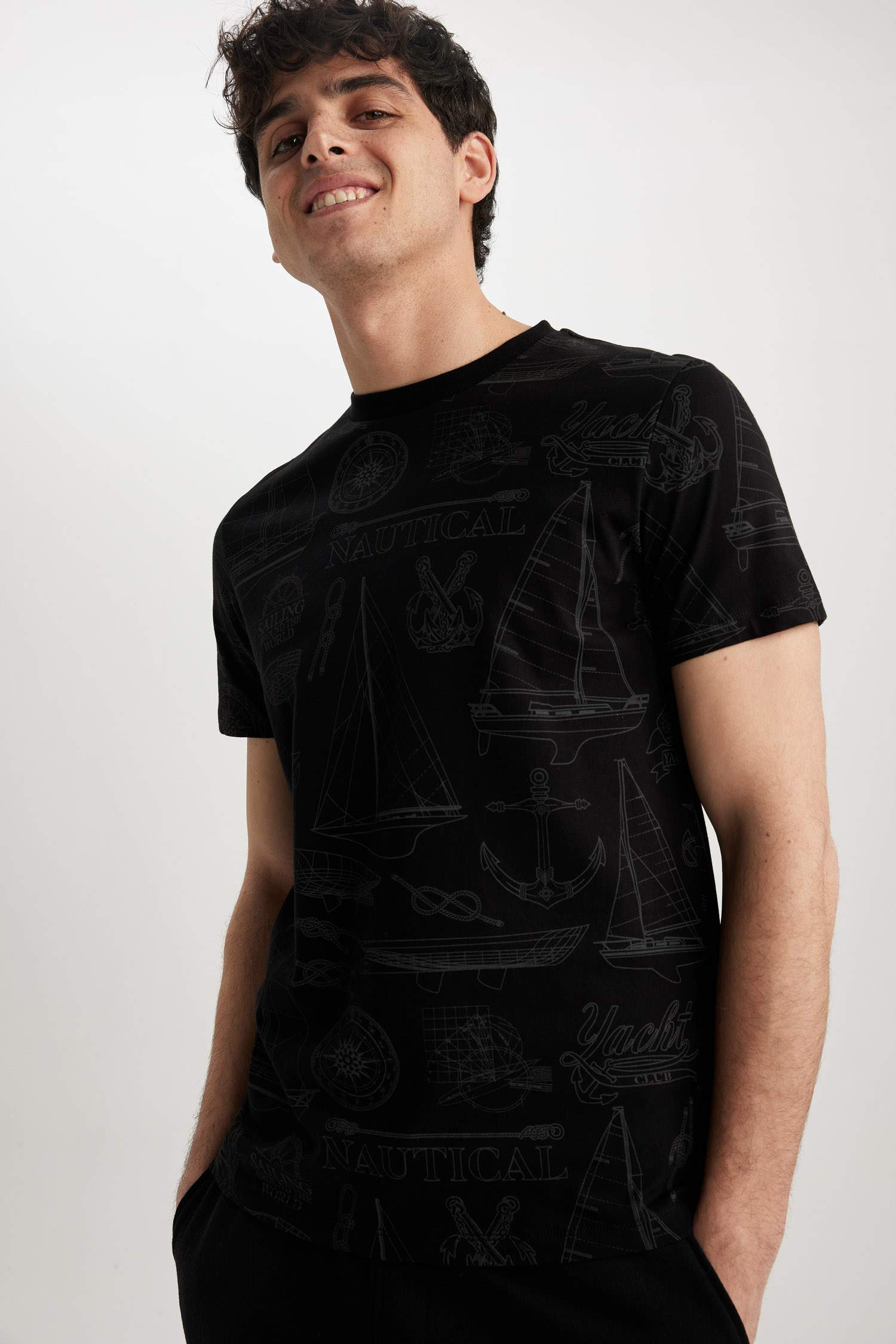 Black MEN Slim Fit Crew Neck TShirt 2787624 DeFacto