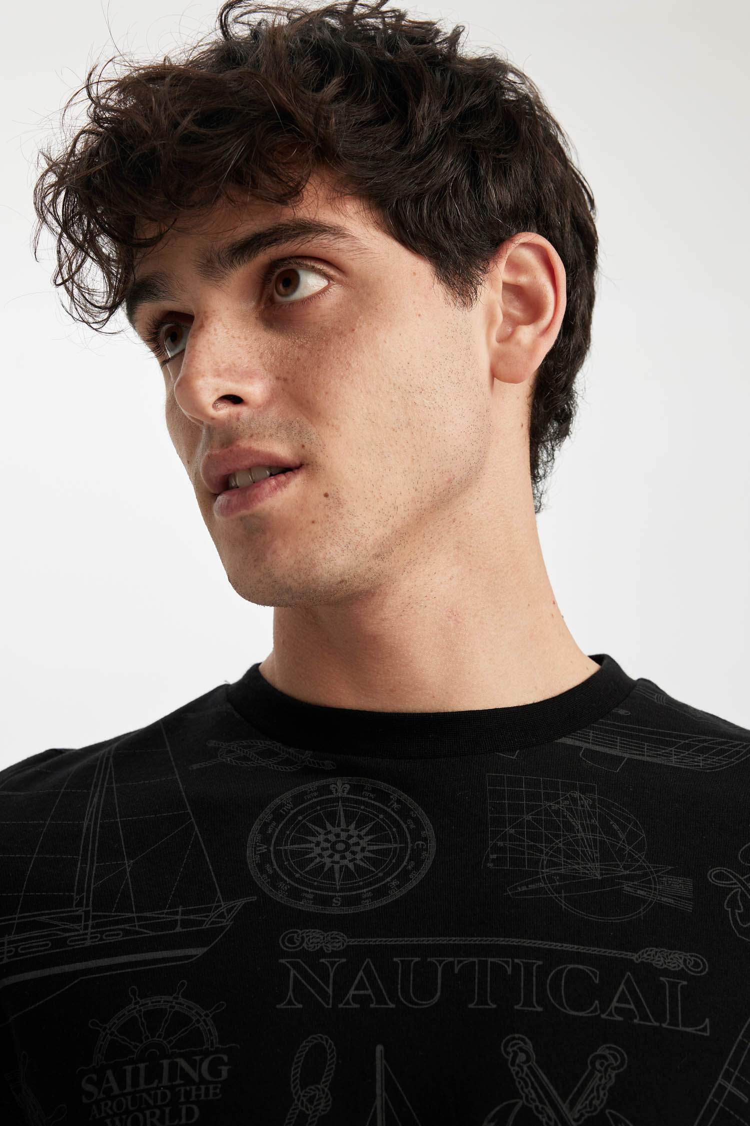 Black MEN Slim Fit Crew Neck TShirt 2787624 DeFacto