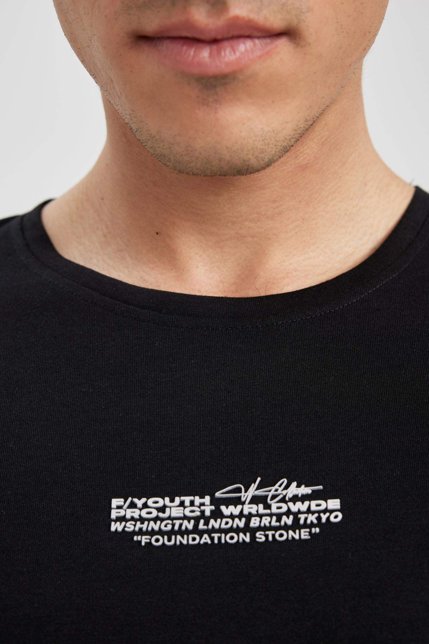 дөңгелек жаға минималл Қысқа жеңді футболка