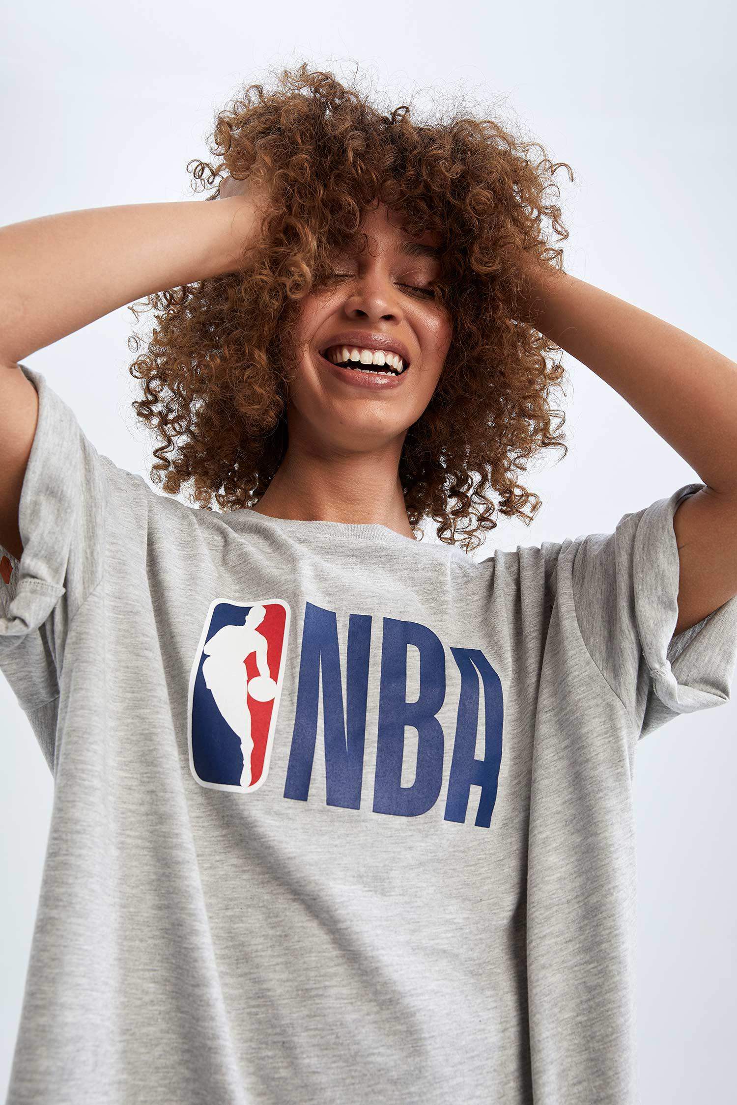 Black WOMAN Defacto Fit NBA Boxy Fit Short Sleeve Sports T-Shirt