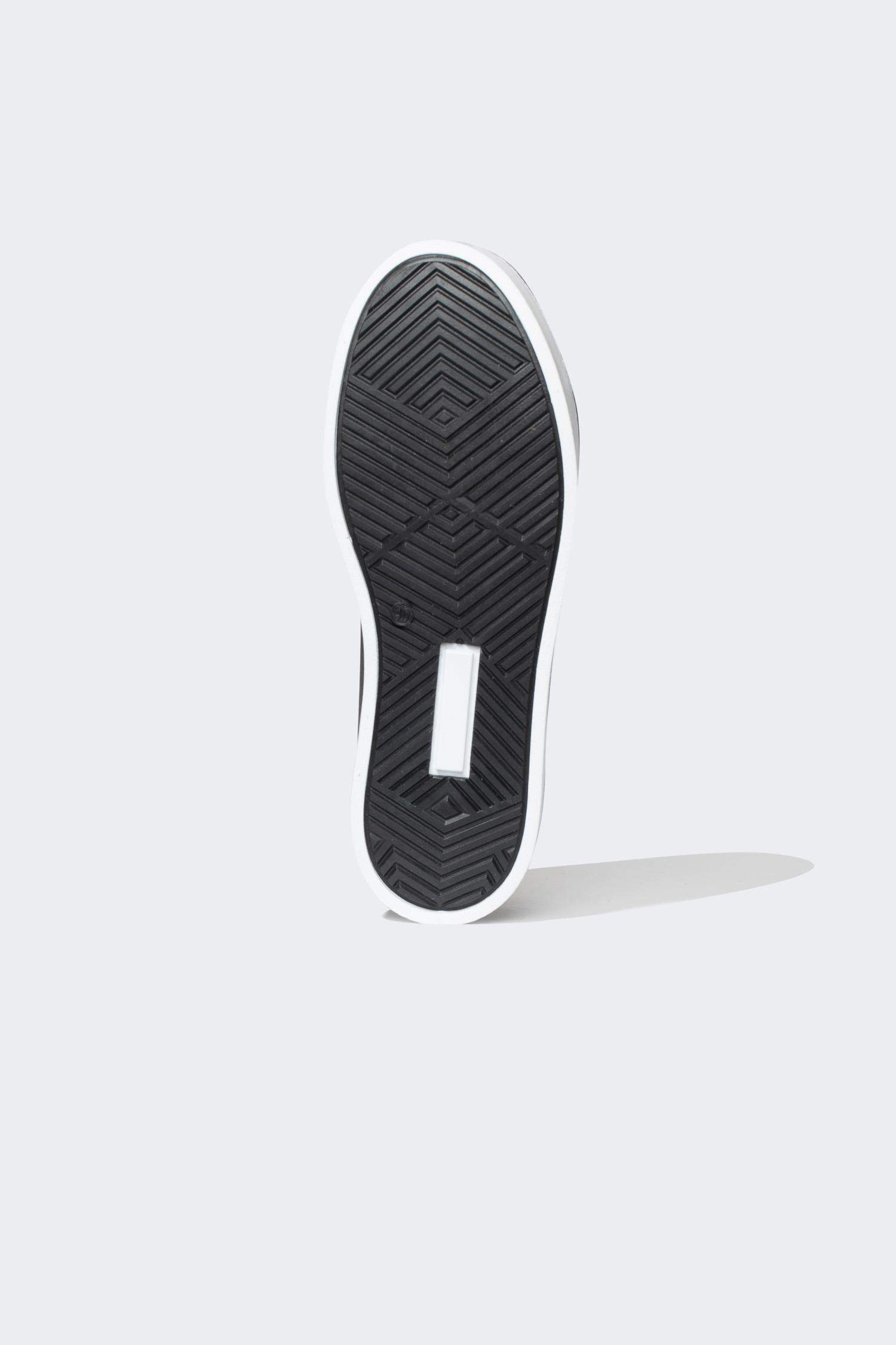 Әйелдерге кроссовка