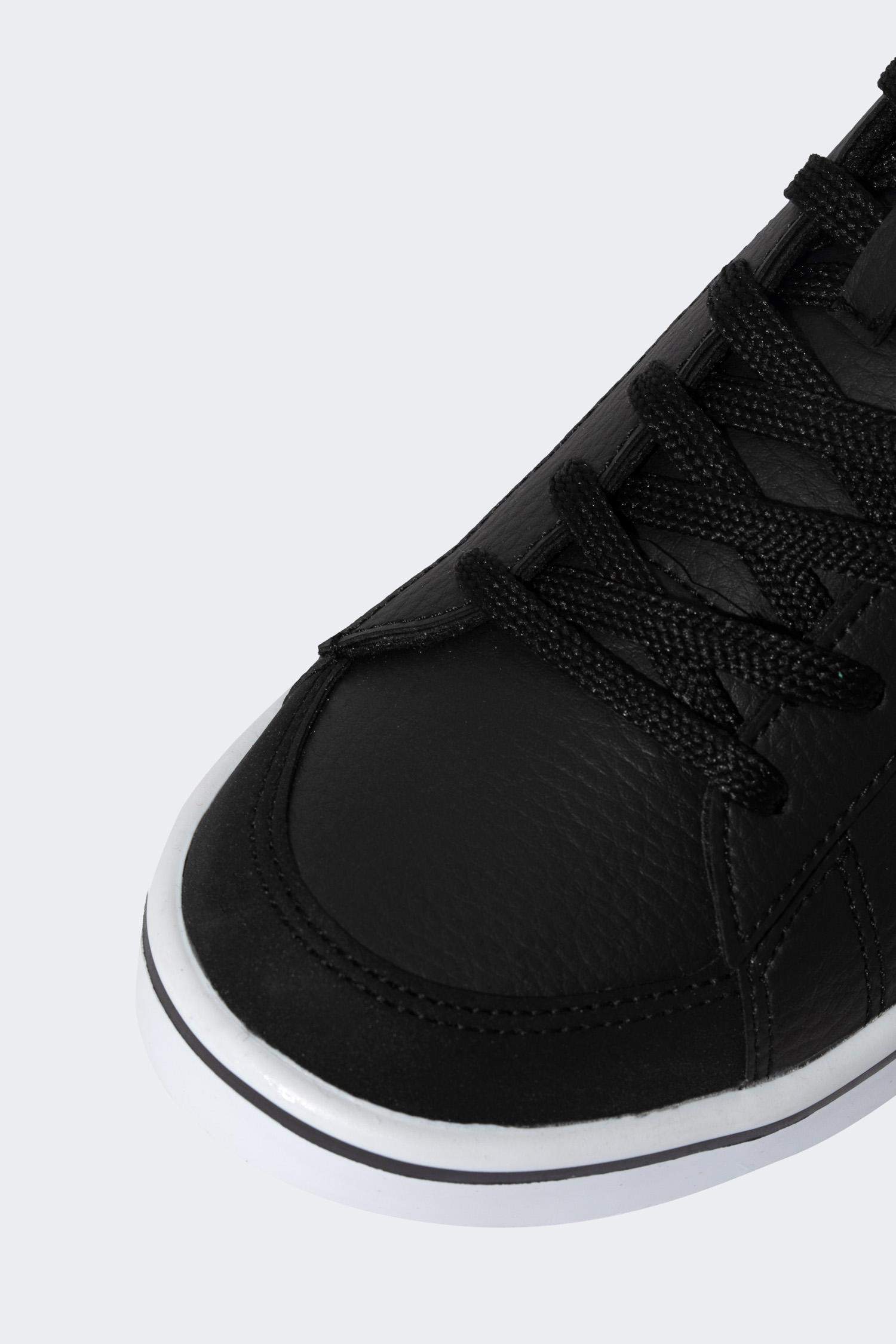 Әйелдерге кроссовка