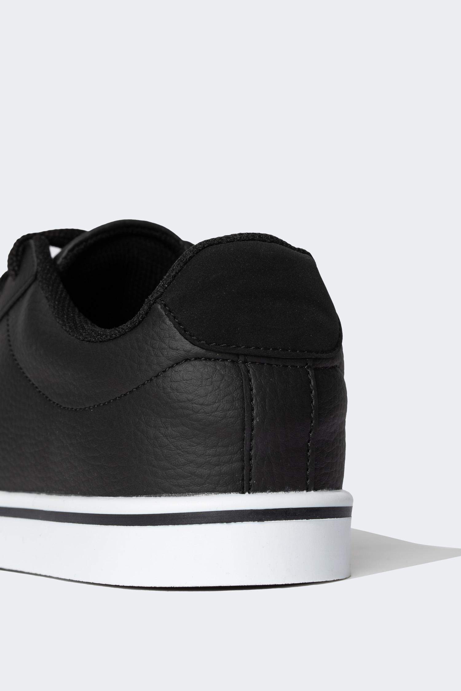 Әйелдерге кроссовка