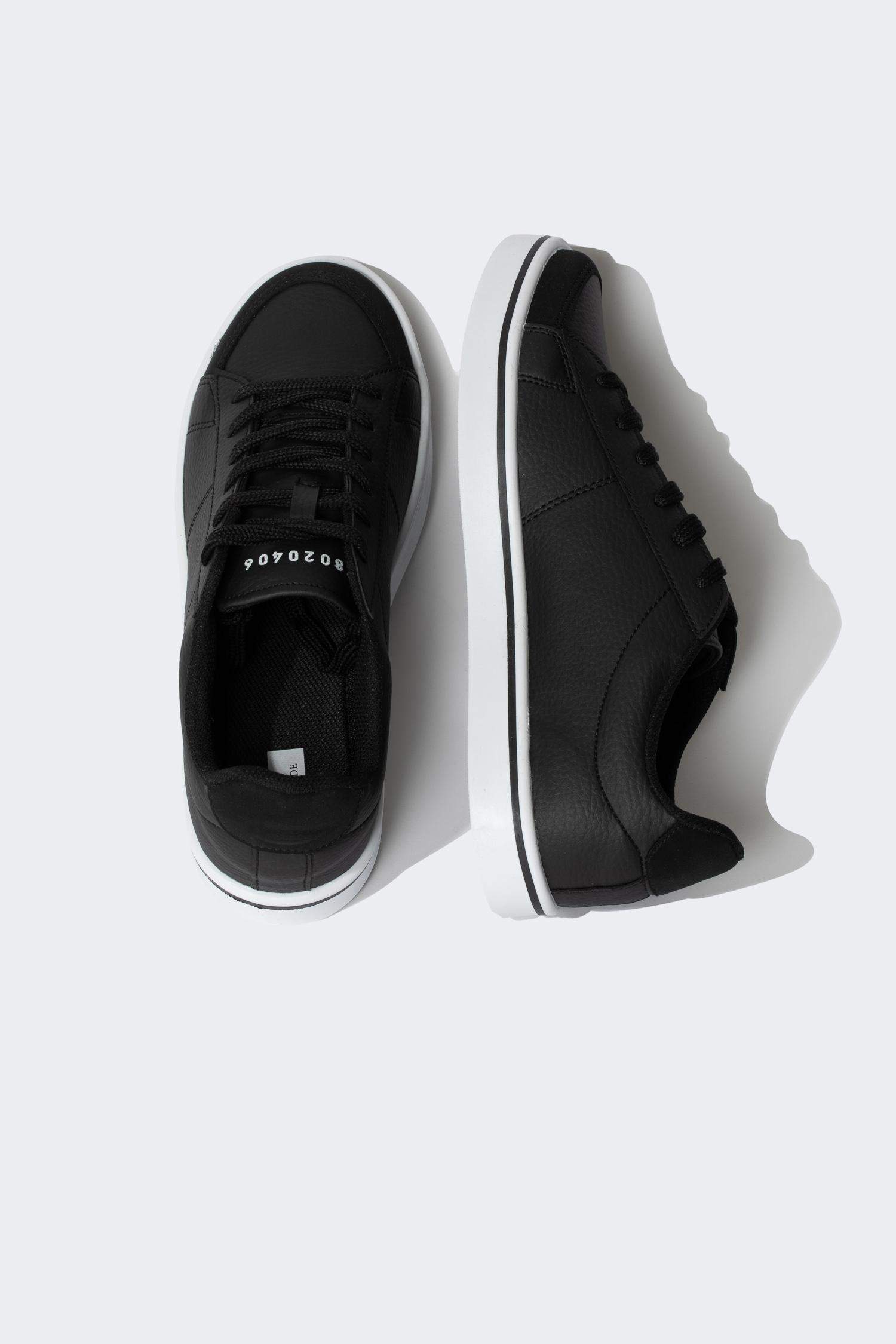 Әйелдерге кроссовка