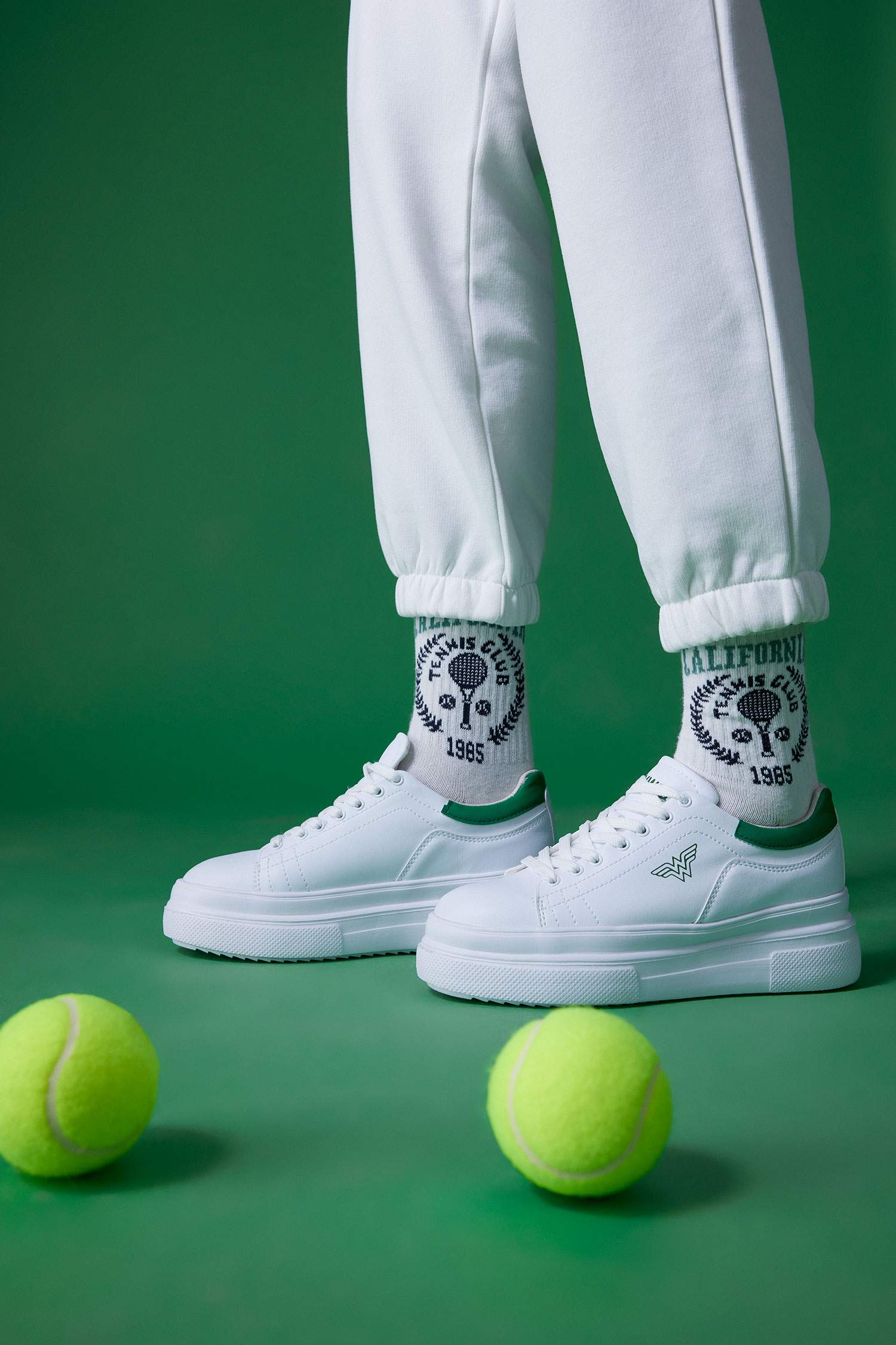 Әйелдерге Wonder Woman кроссовка