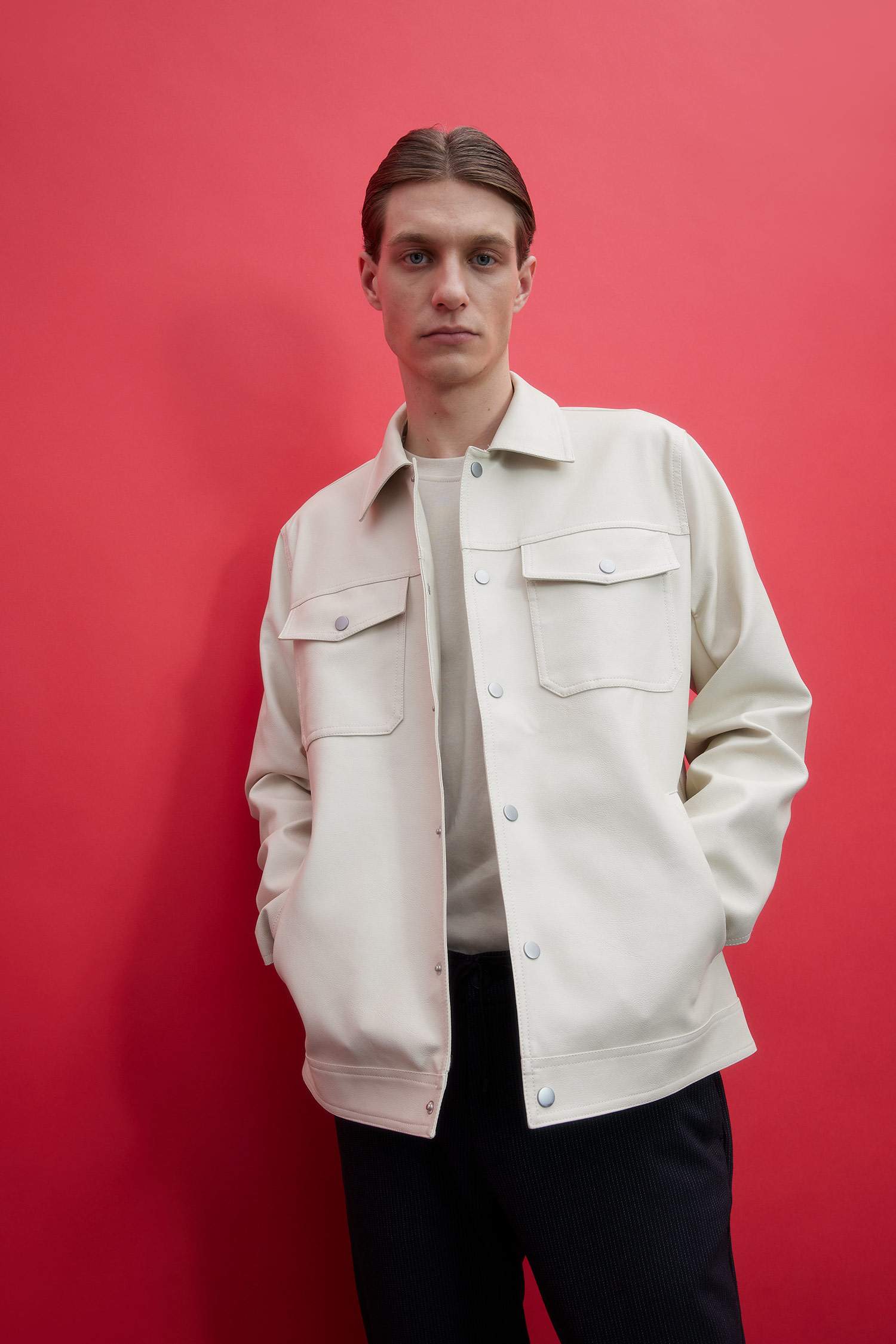 Кожаная куртка приталенного кроя с воротником поло