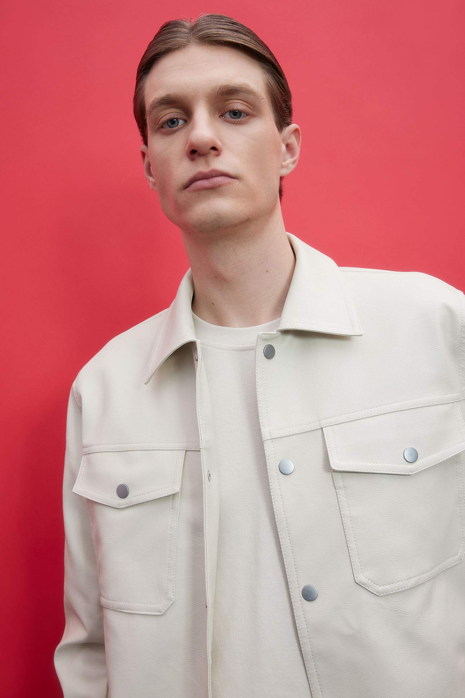 Кожаная куртка приталенного кроя с воротником поло