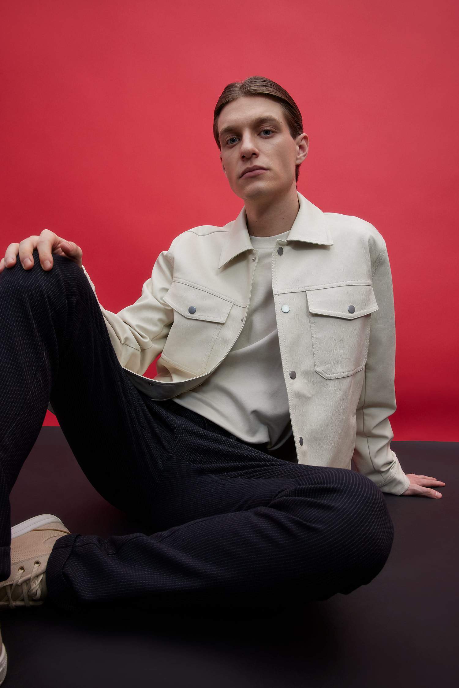 Кожаная куртка приталенного кроя с воротником поло