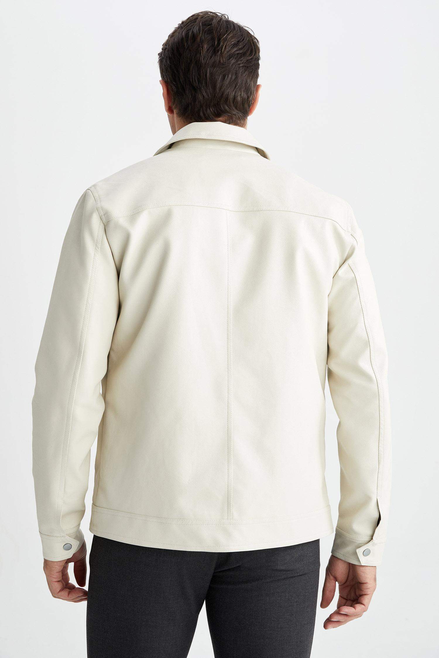 Кожаная куртка приталенного кроя с воротником поло