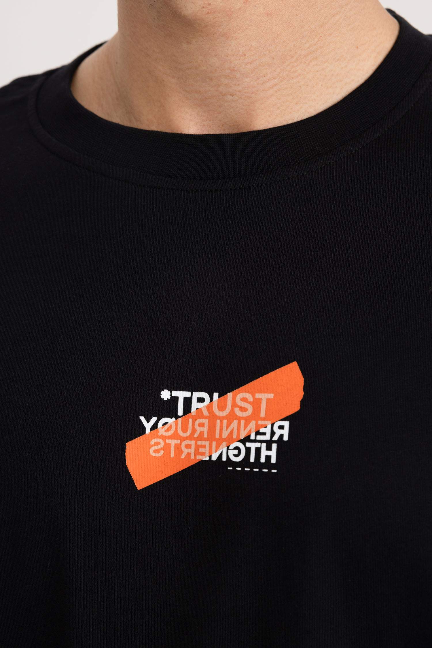 дөңгелек жаға минималл Қысқа жеңді футболка