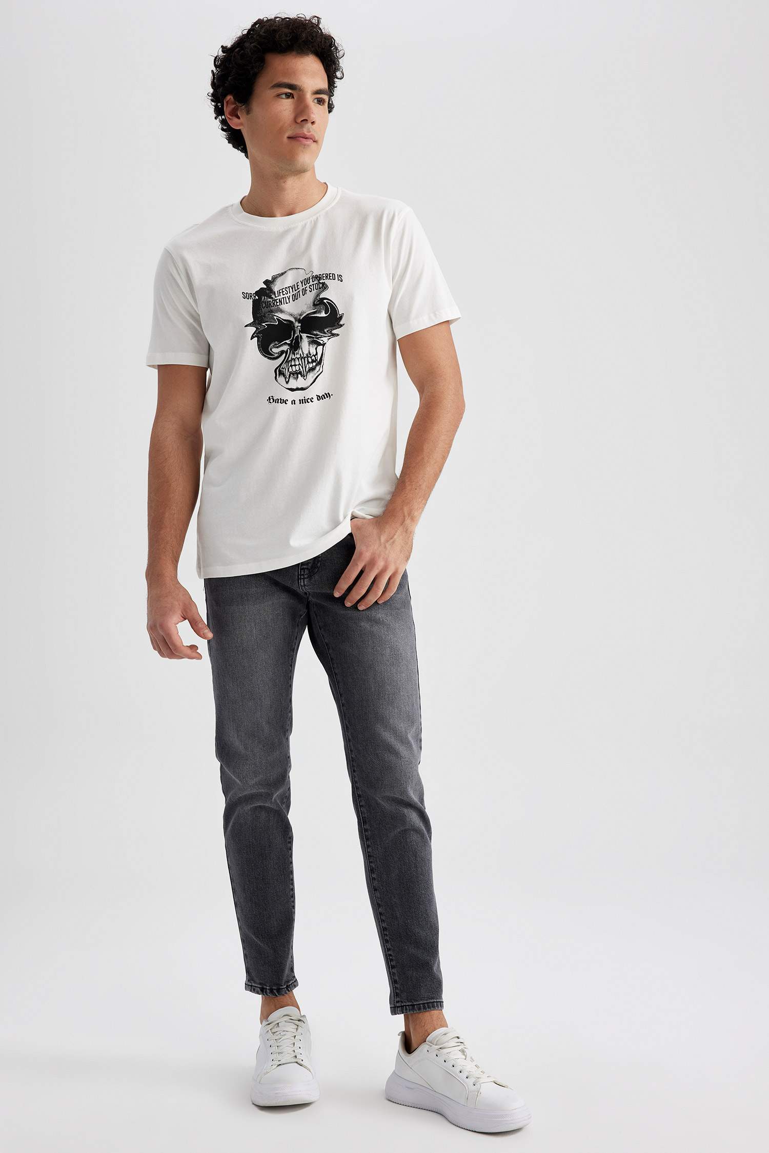 Футболка приталенного кроя с принтом из 100% хлопка