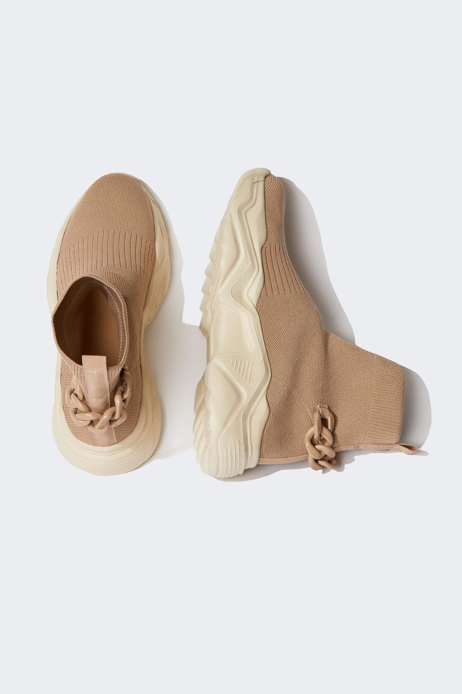 Әйелдерге күнделікті аяқ киім