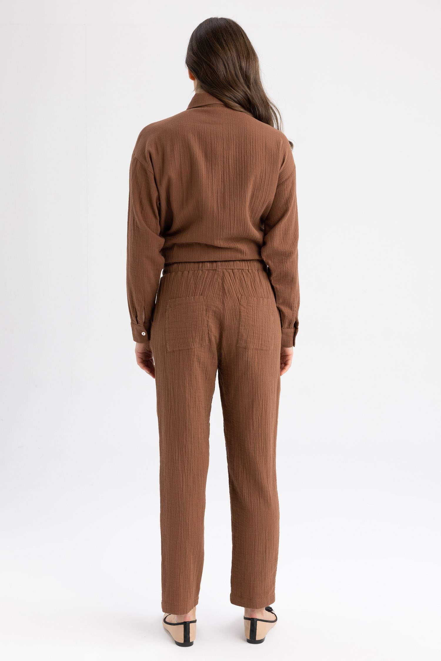 بنطلون واسع بيزك برباط على الخصر