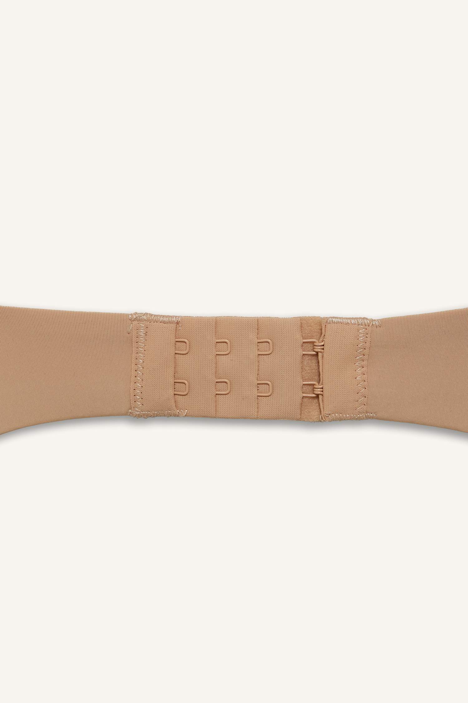 Бюстгальтер для футболки на косточках с микро покрытием и половинным наполнением