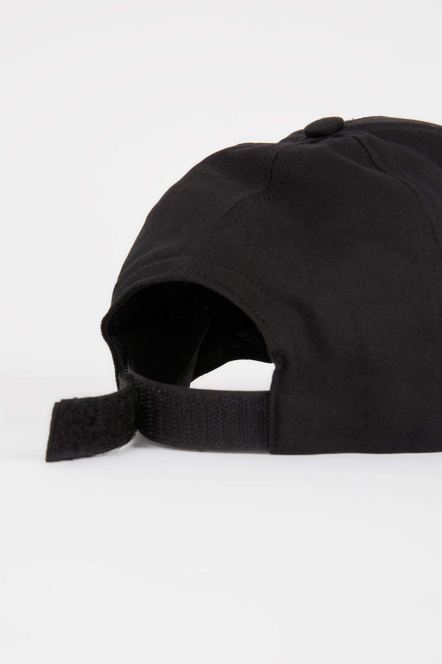 قبعة كاب رجالي مطرز