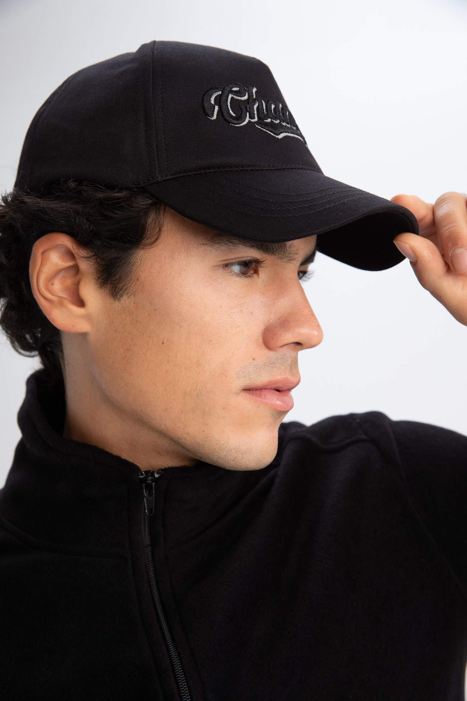 قبعة كاب رجالي مطرز