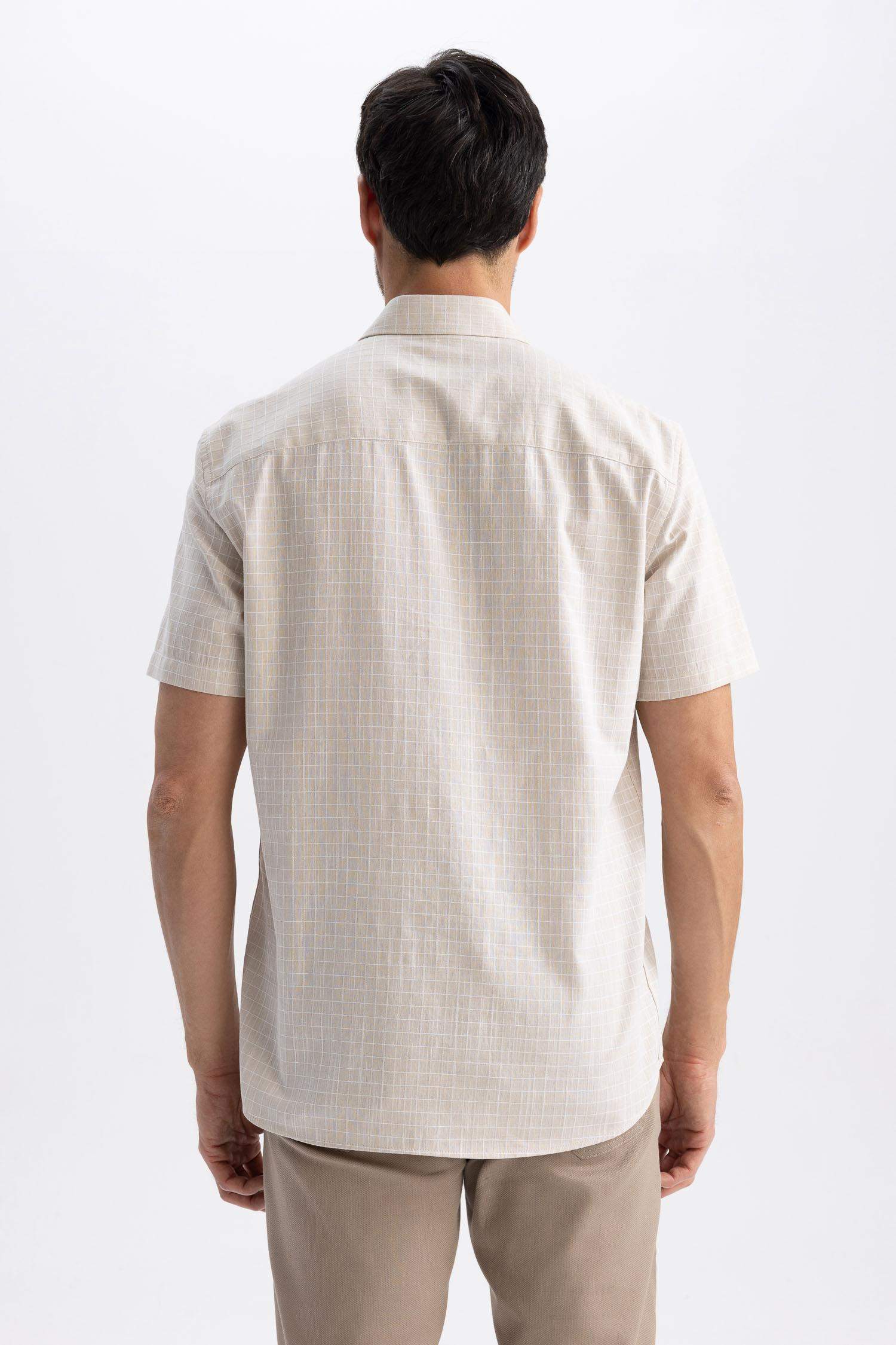 Рубашка стандартного кроя с коротким рукавом