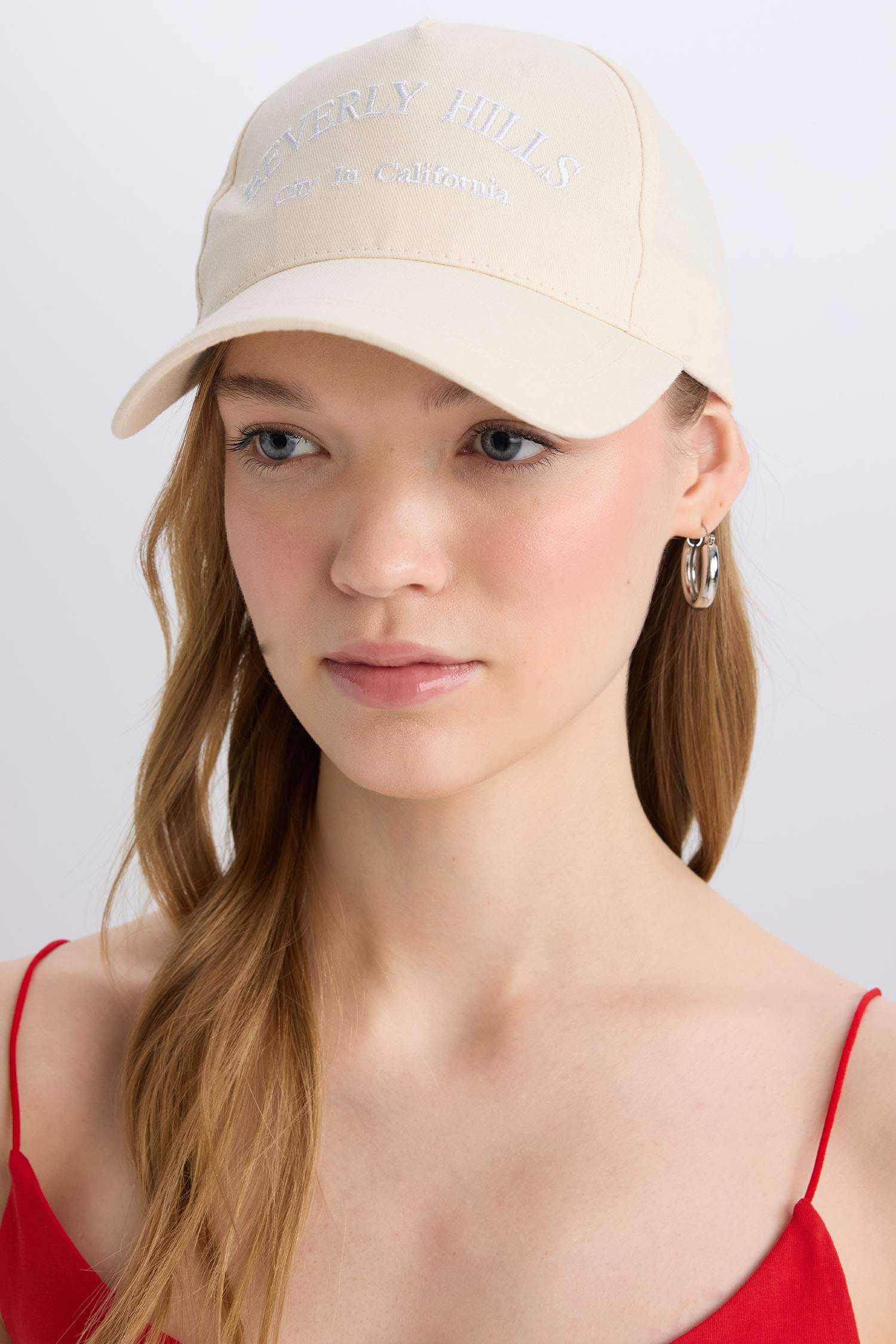 Женская хлопковая кепка с вышивкой