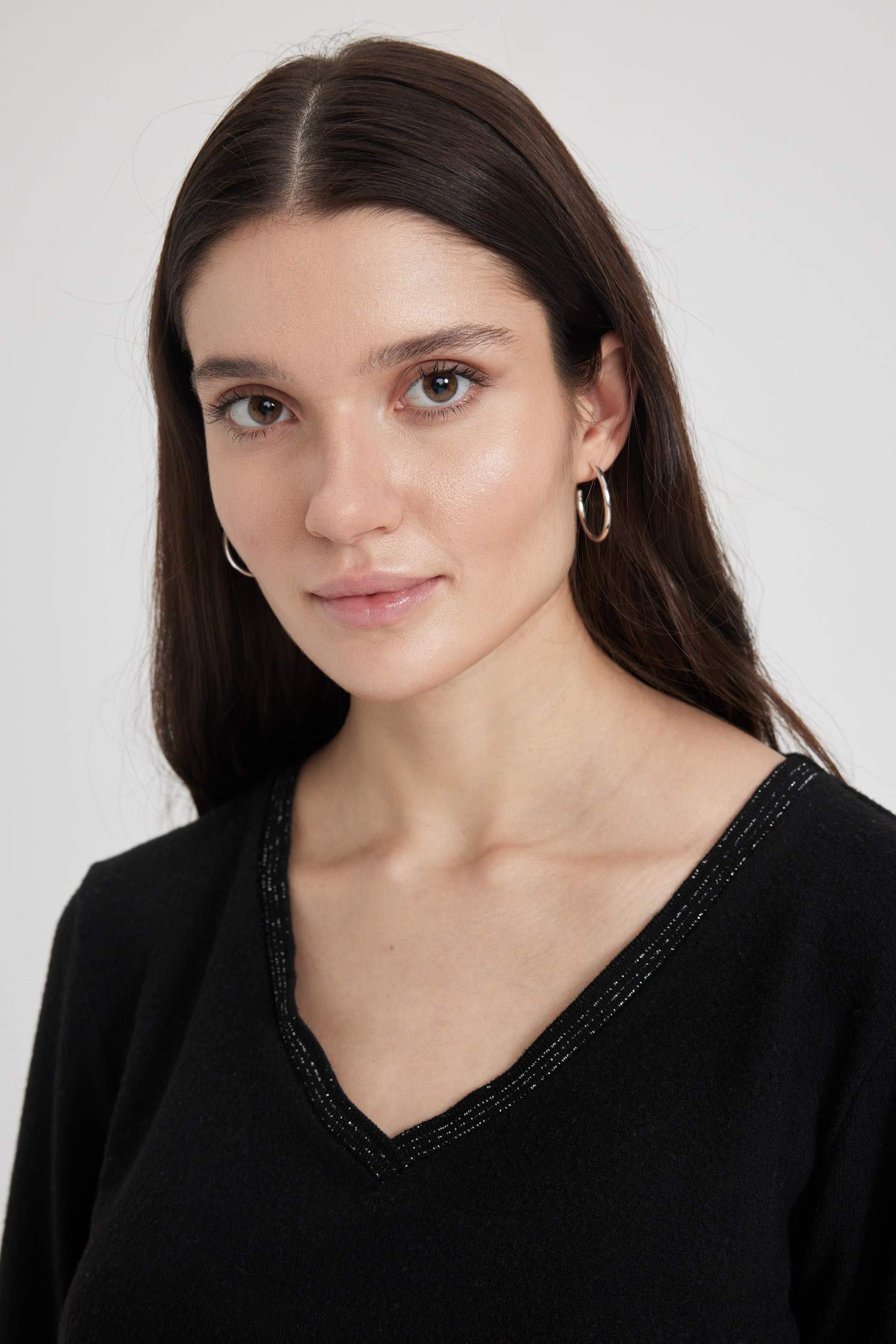 Кофта стандартного кроя с V-образным вырезом