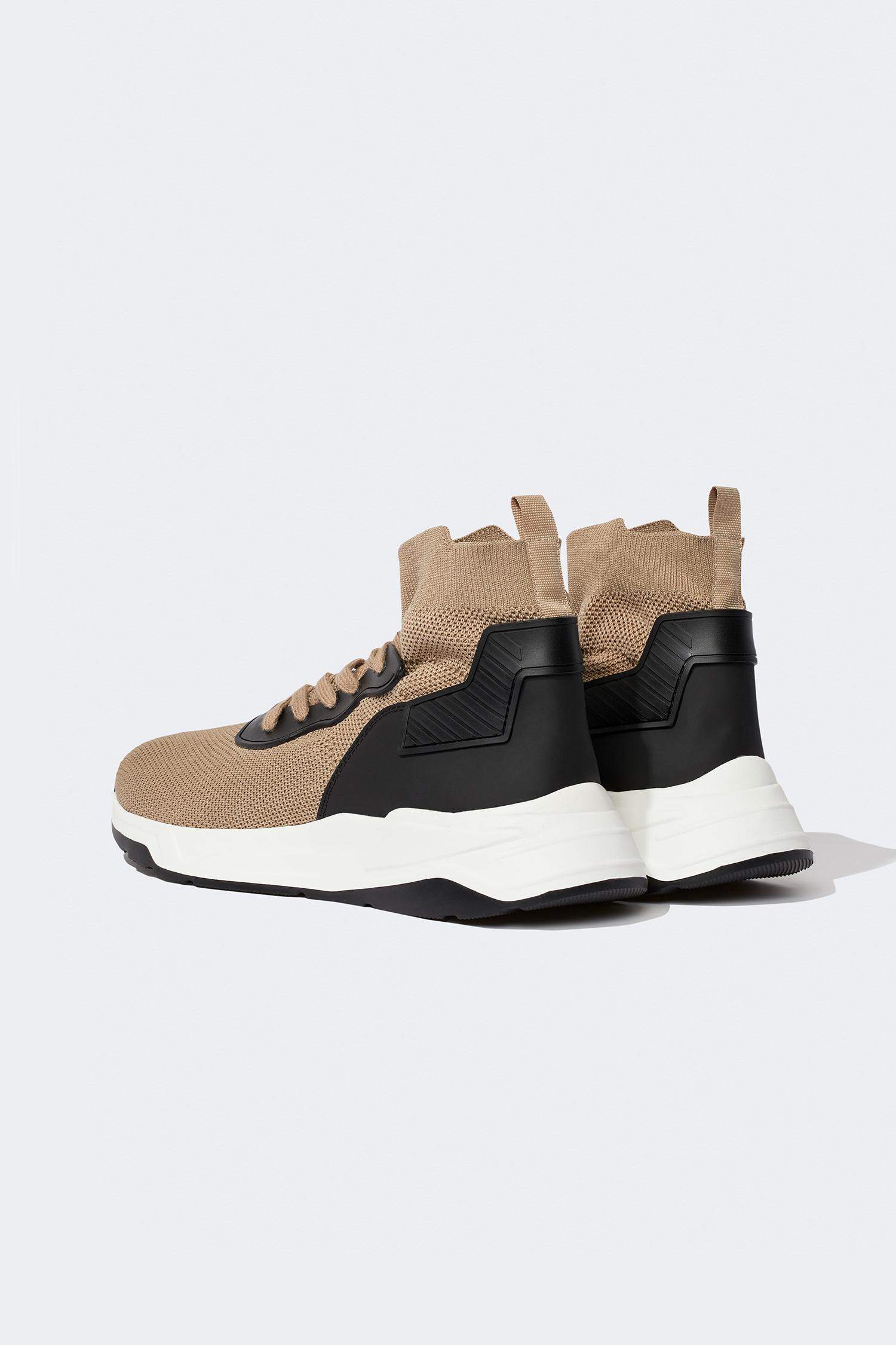 Кроссовки на шнуровке на толстой подошве для мужчин