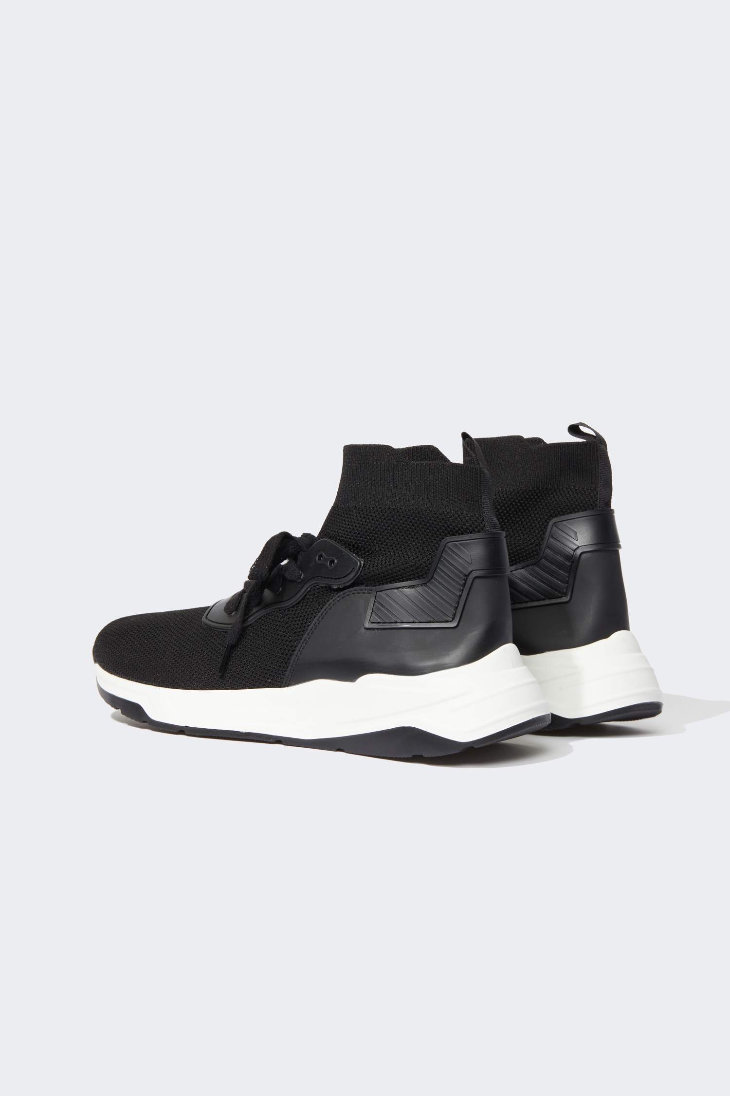 Ерлерге кроссовка