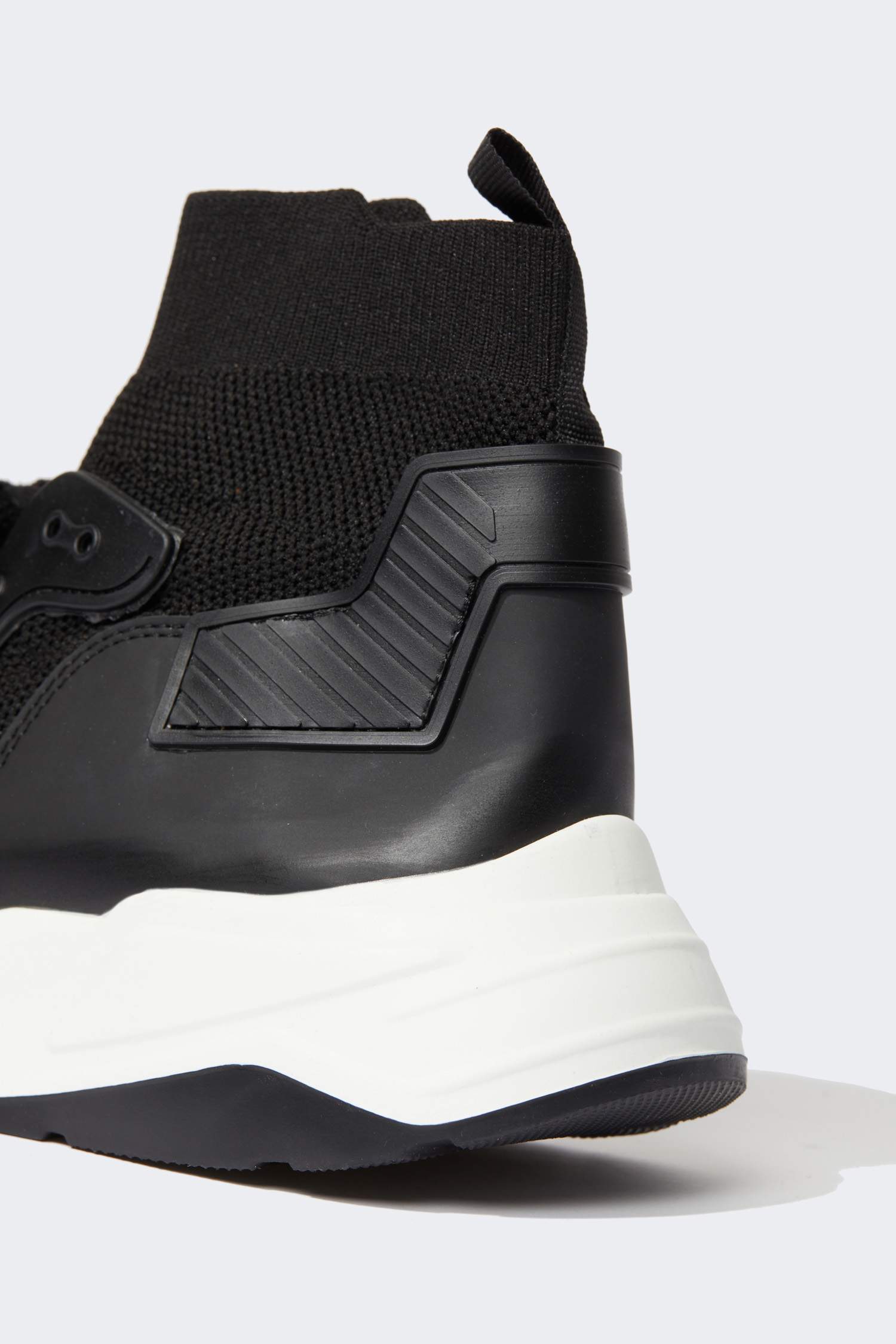 Ерлерге кроссовка