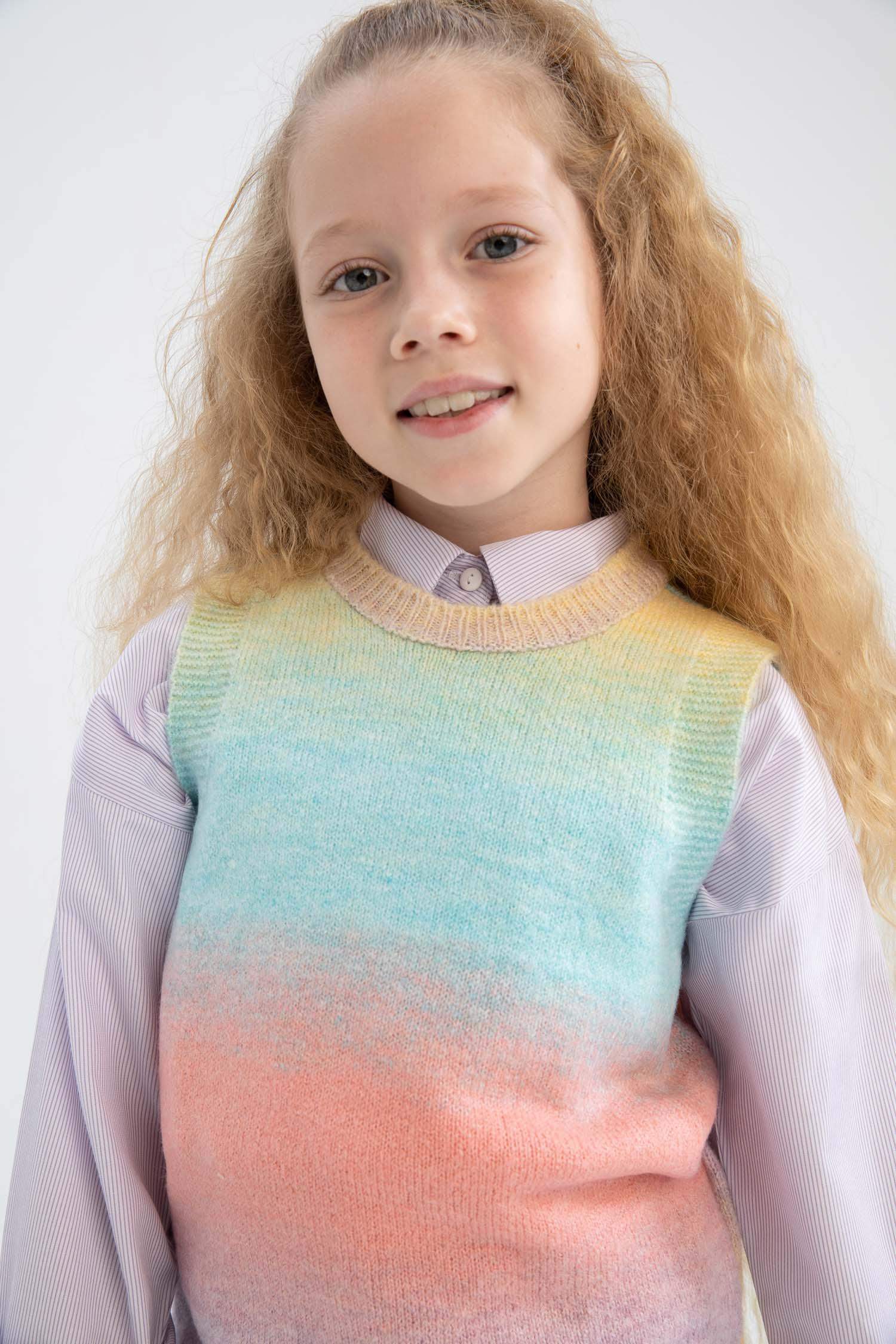 Свитер стандартного кроя для девочек
