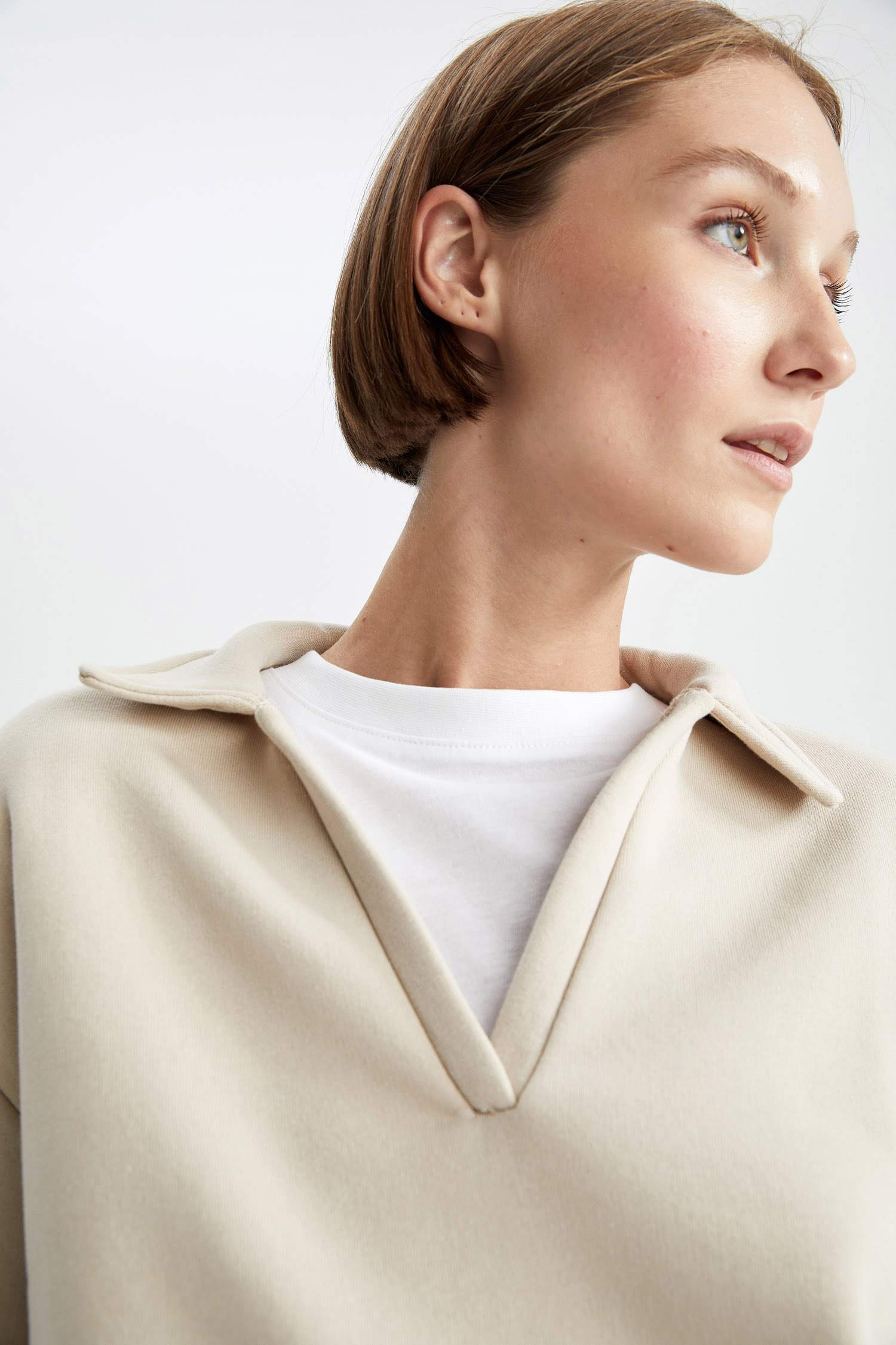 Свитшот свободного кроя с поло воротником