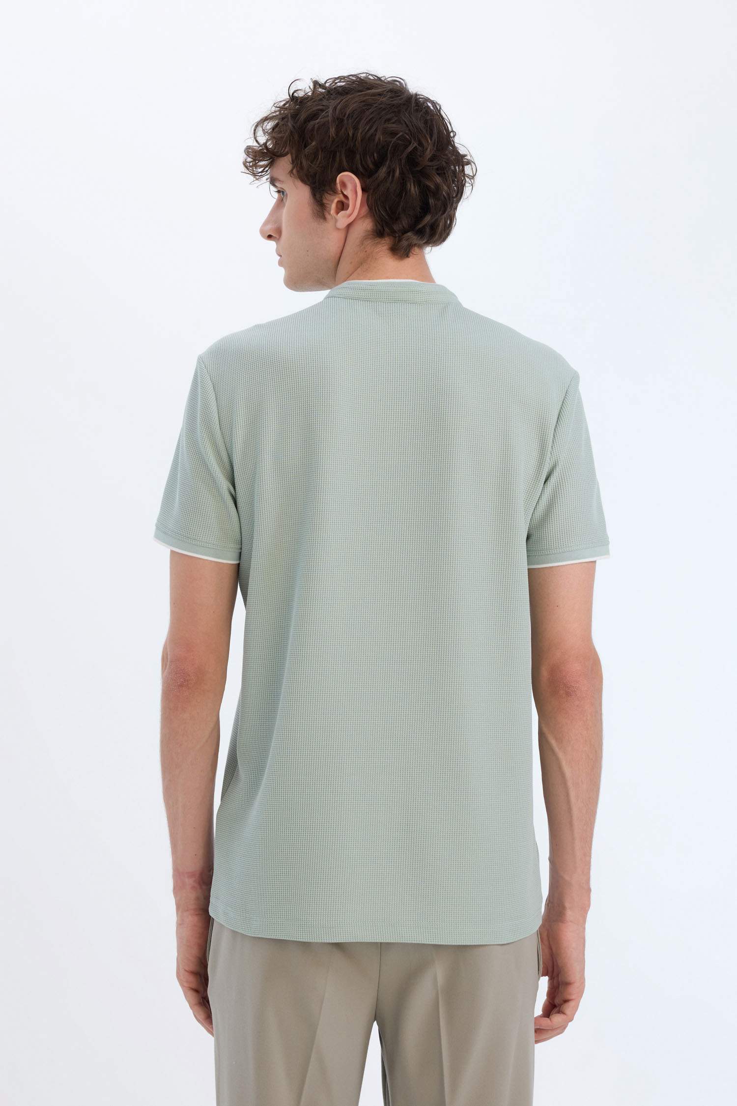 تي شيرت بولو وافل مودرن فيت بياقة عالية