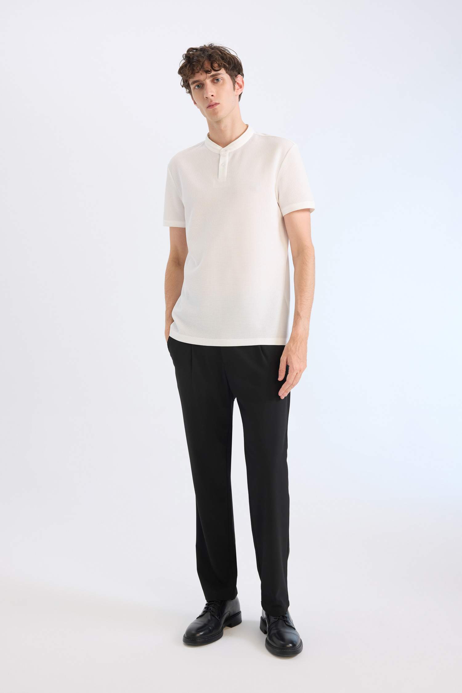 تي شيرت بولو مودرن فيت بياقة عالية