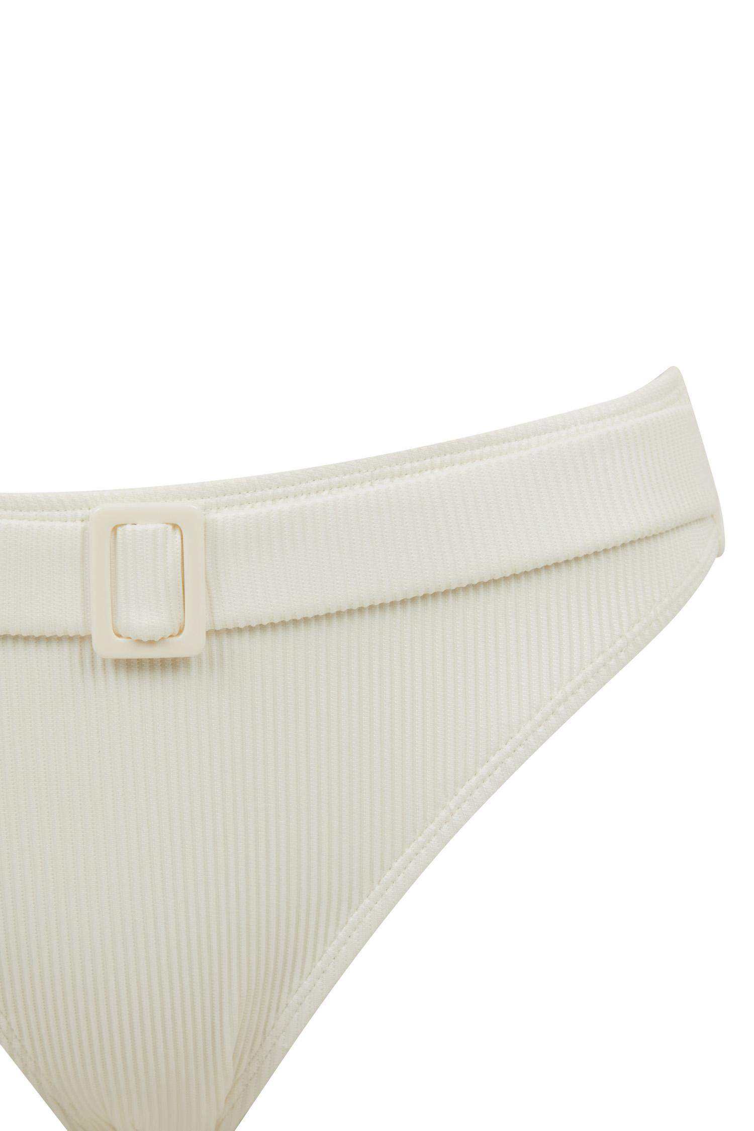 اندر بكيني مضلع قصة عادية من Fall in Love