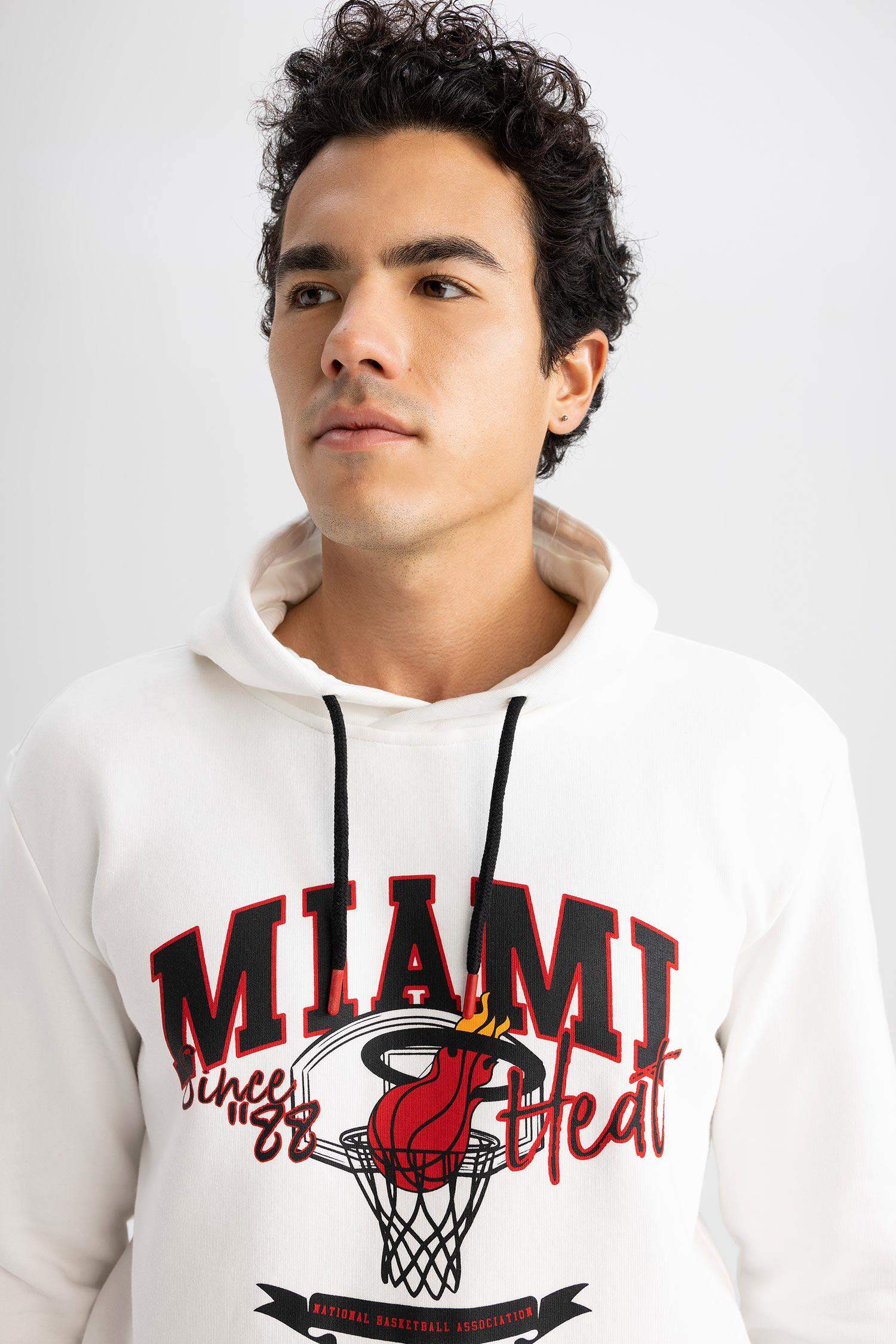 Ecru MAN Defacto Fit NBA Miami Heat Licensed Standard Fit Sportsman  Sweatshirt 2760650