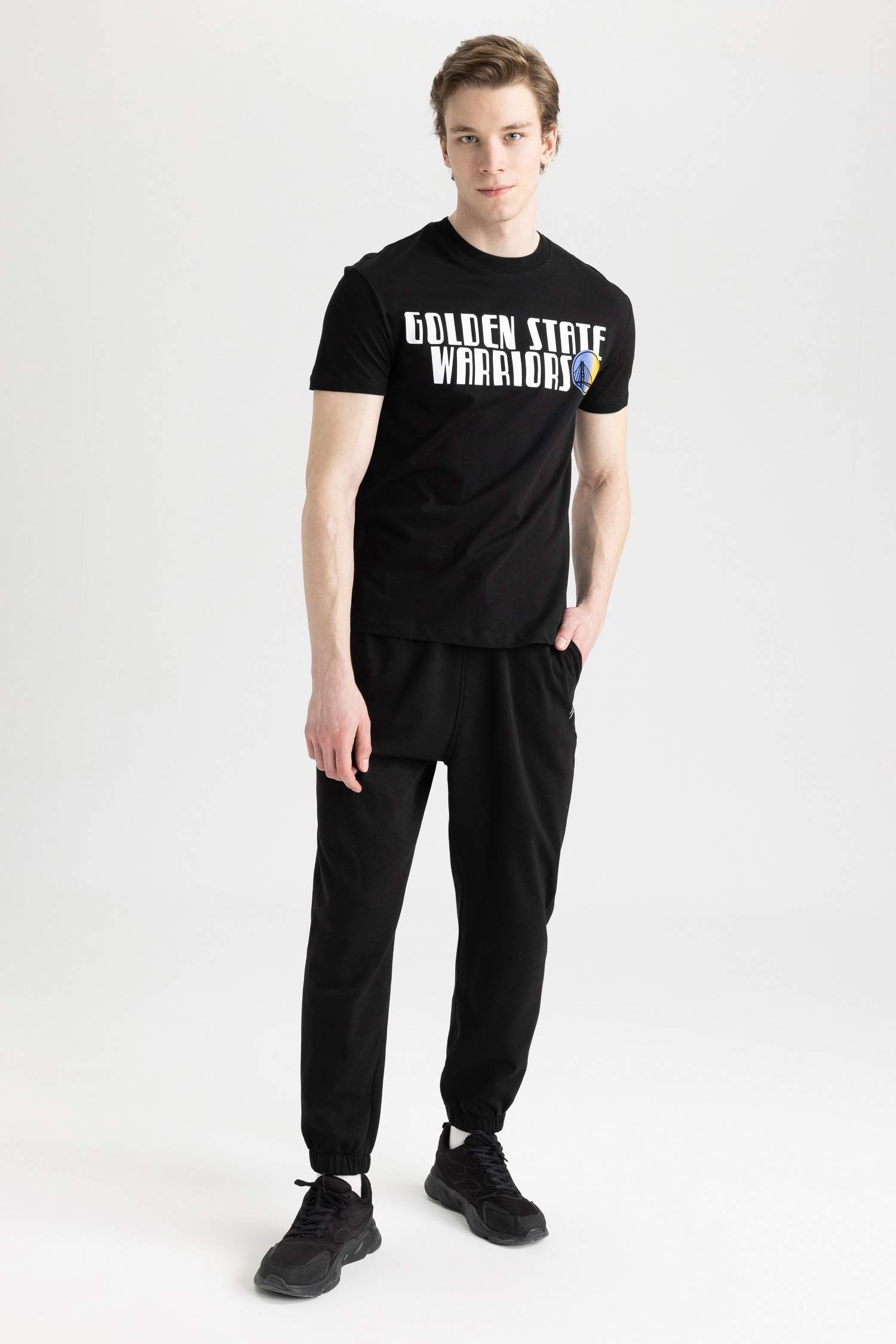 تي شيرت قصة عادية برقبة مستديرة من غولدن ستيت واريورز