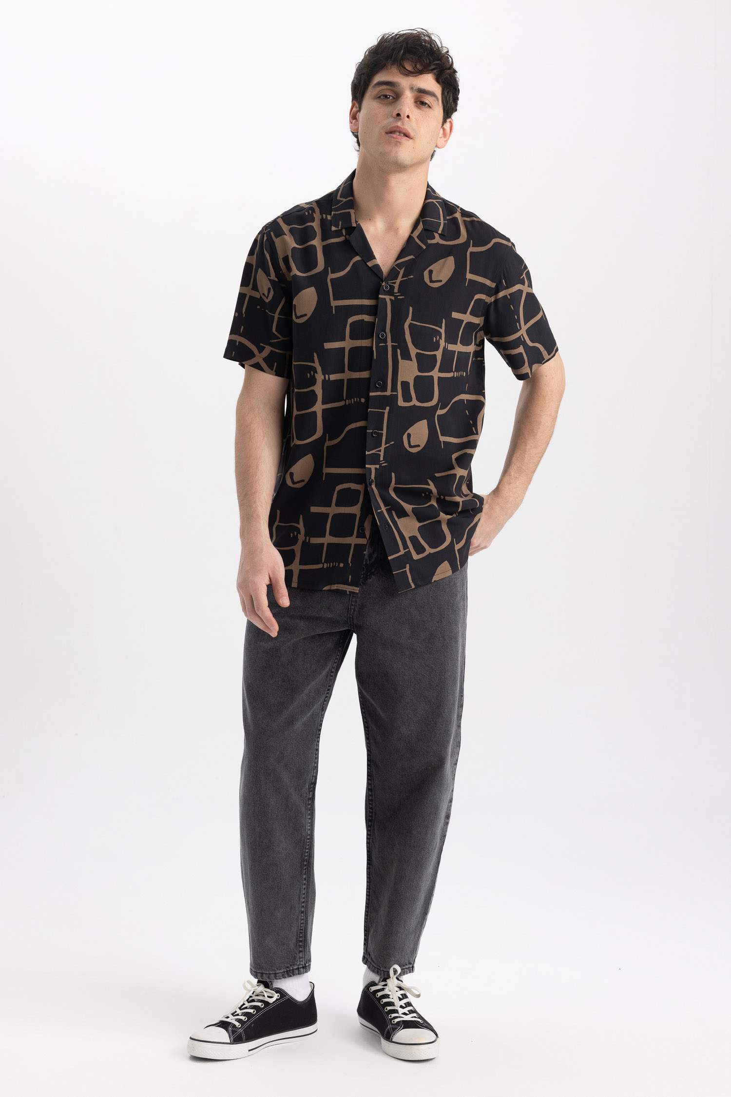 Рубашка стандартного кроя с принтом с коротким рукавом