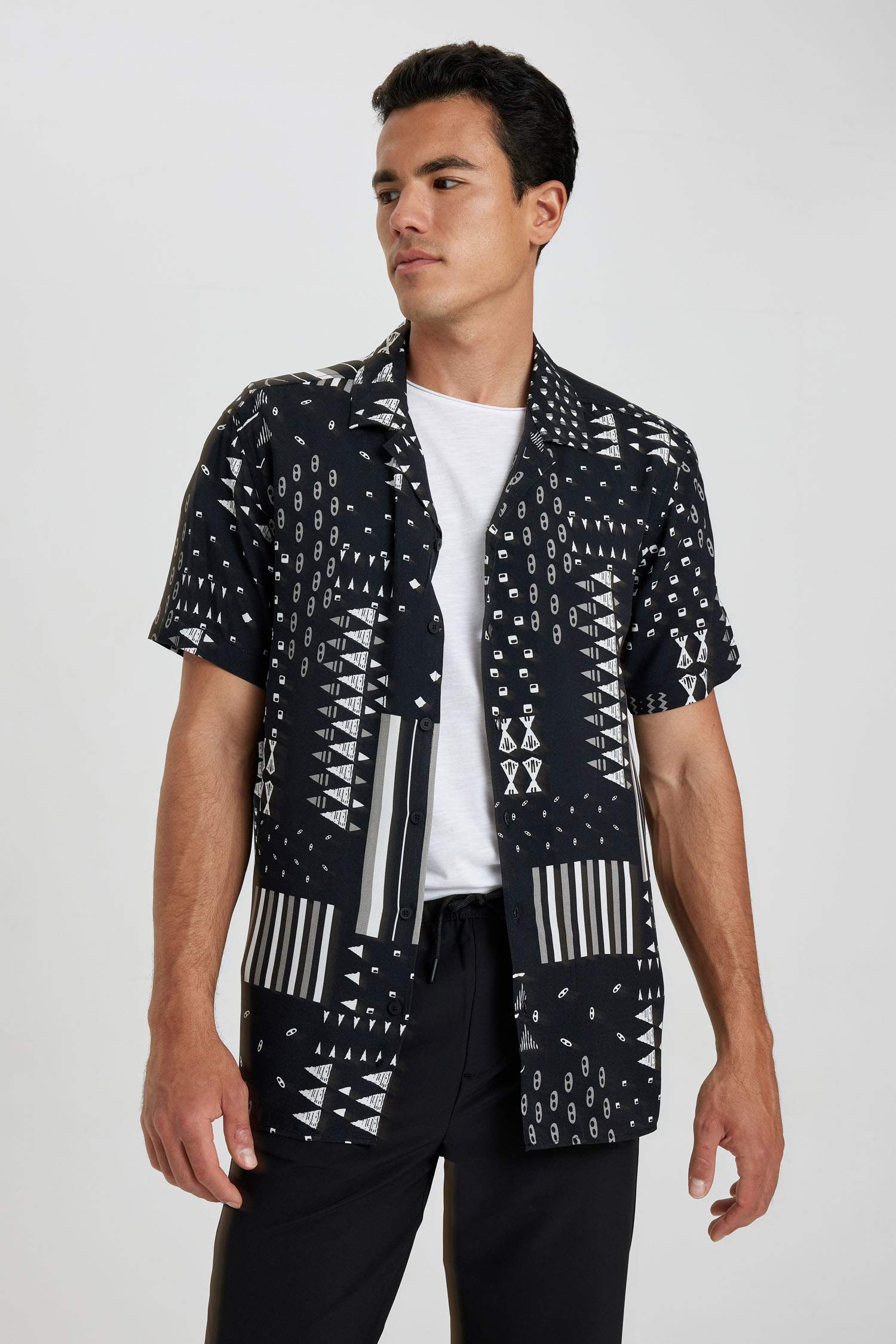 Regular Fit Resort Collar Printed Viscose Short Sleeve Shirt