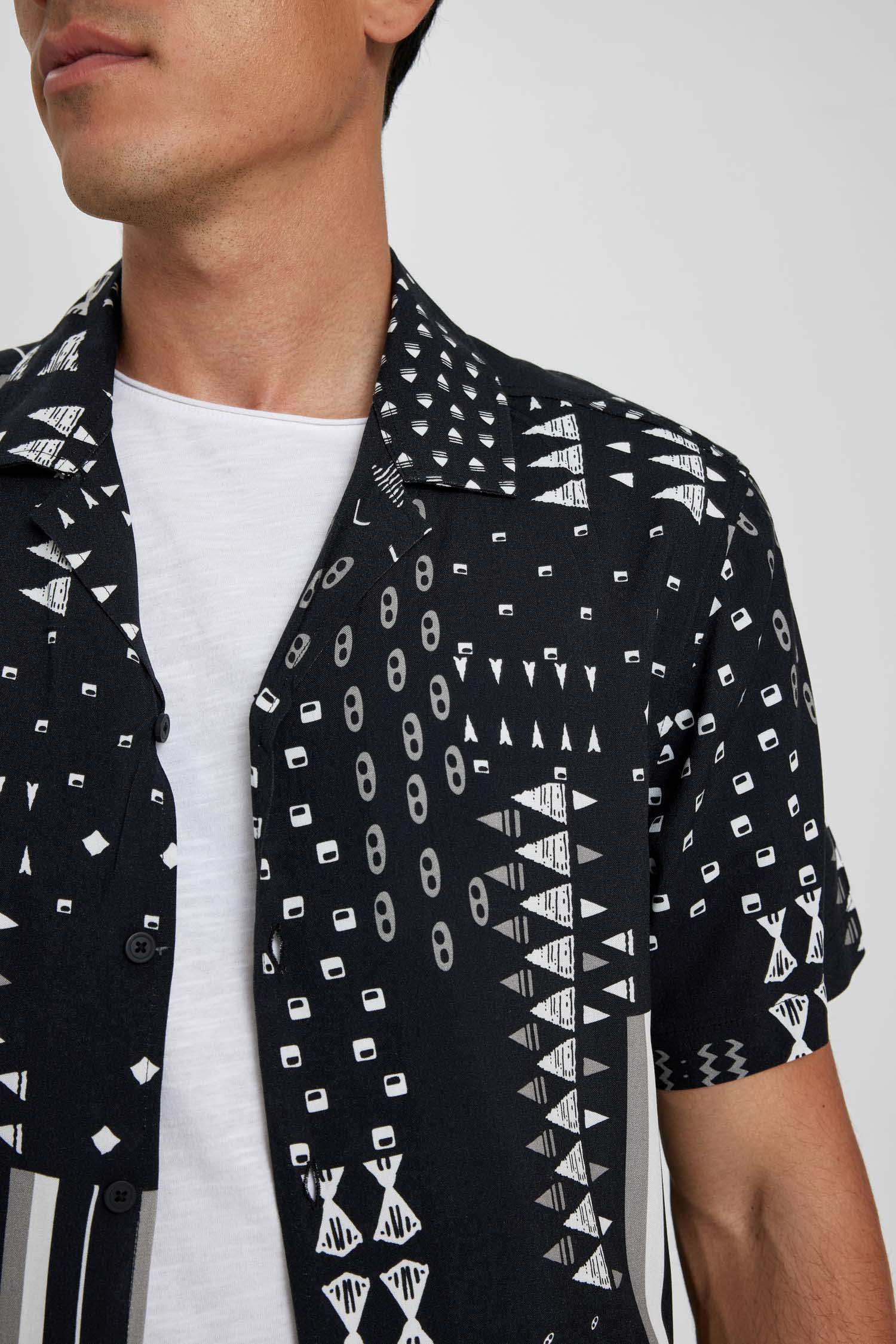 Regular Fit Resort Collar Printed Viscose Short Sleeve Shirt