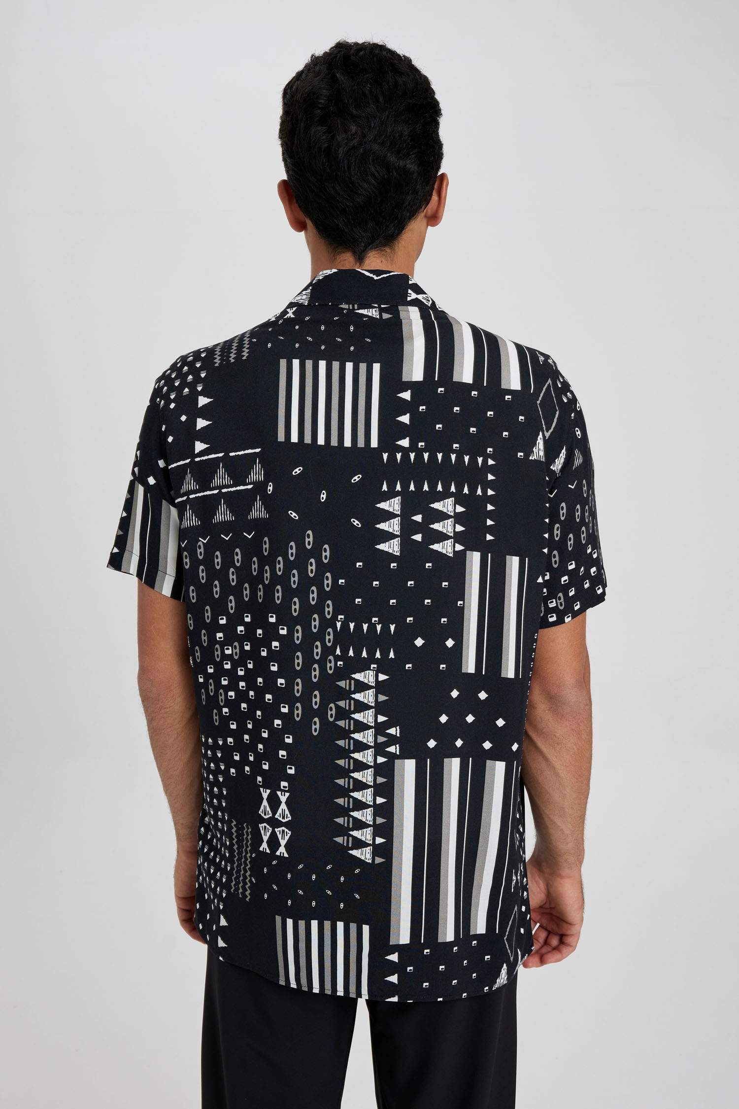 Regular Fit Resort Collar Printed Viscose Short Sleeve Shirt