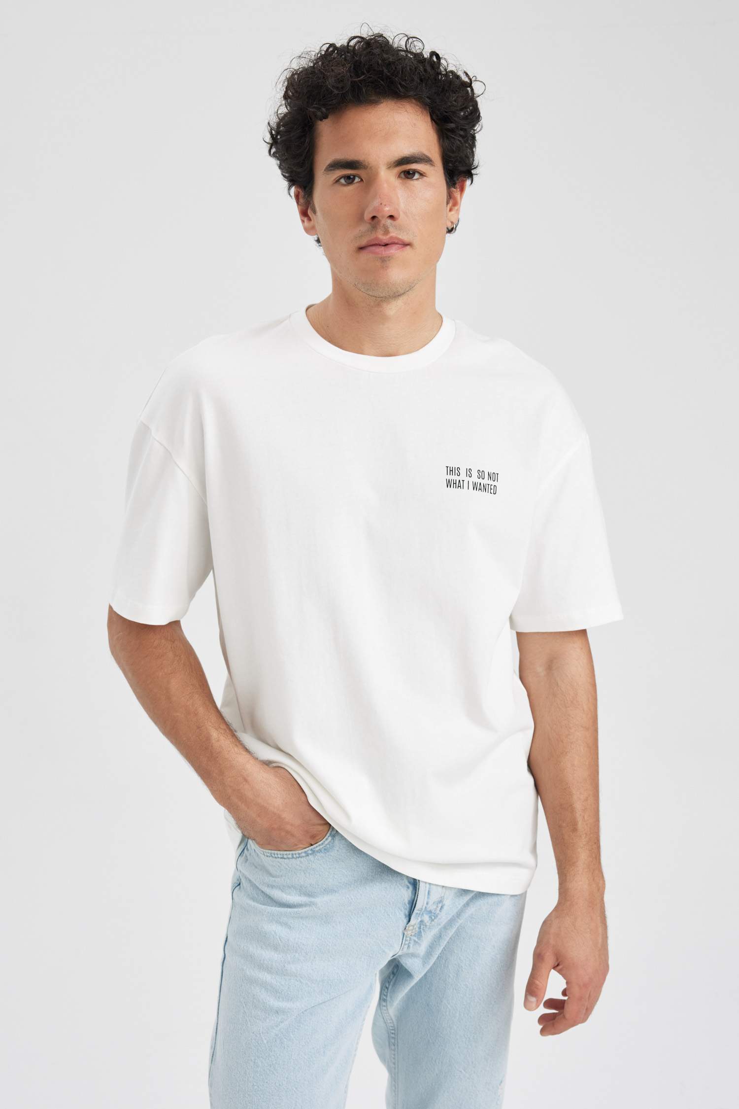 Ekru Erkek Comfort Fit Bisiklet Yaka Sırt Baskılı Tişört 2799378 DeFacto