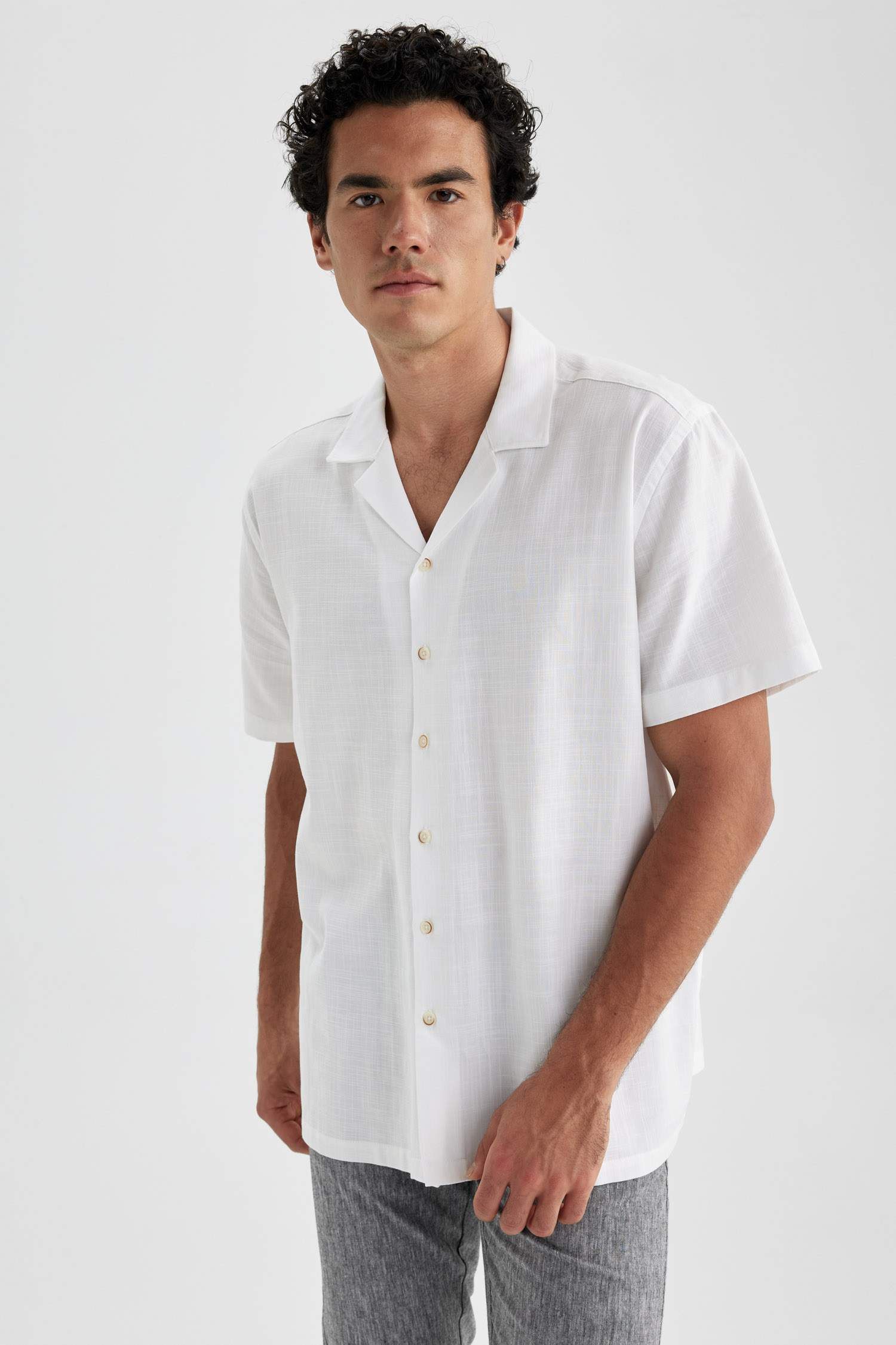 White Man Relax Fit Short Sleeve Shirt 2821461 | DeFacto